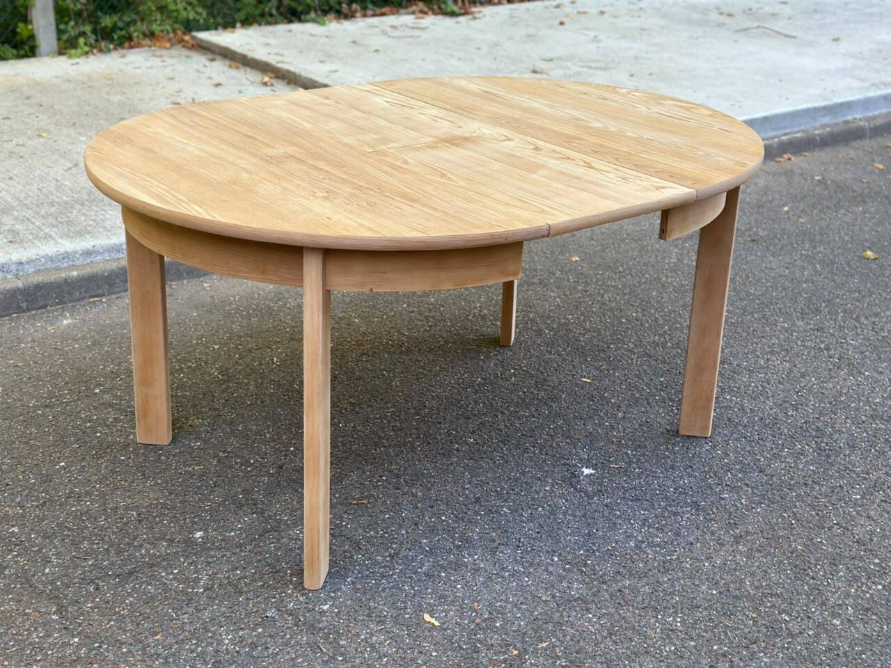 Table ronde extensible scandinave en bois clair décapé rallonge intégrée 19