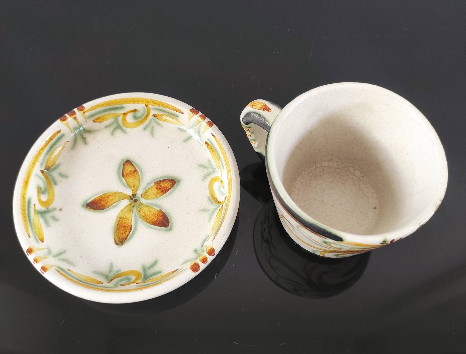 Set of 6 vintage Kéraluc Quimper coffee cups and saucers.