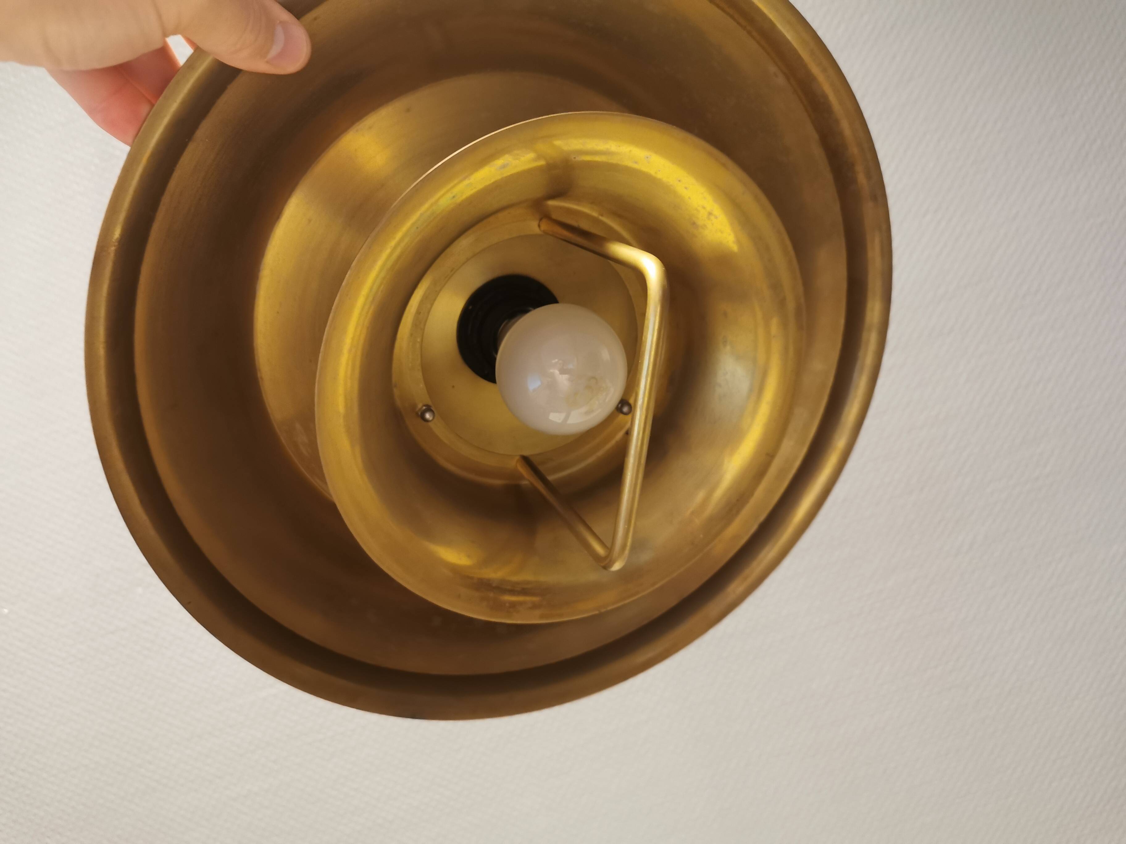 Lampe à suspension en laiton massif années 1970 Danemark