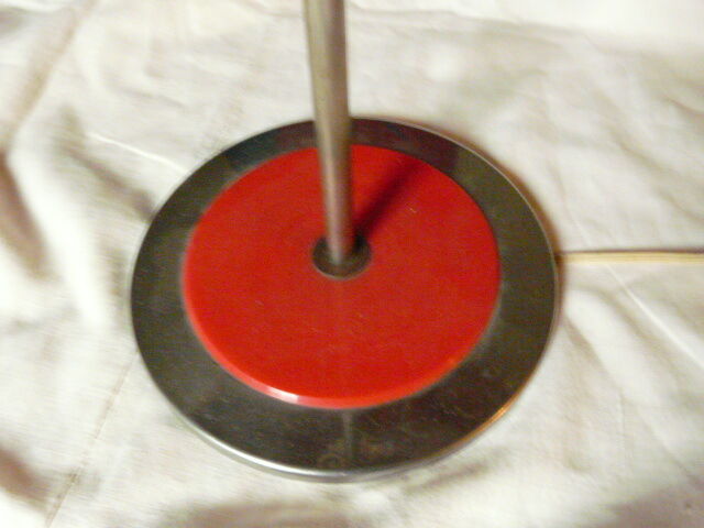 Metal table lamp and jute