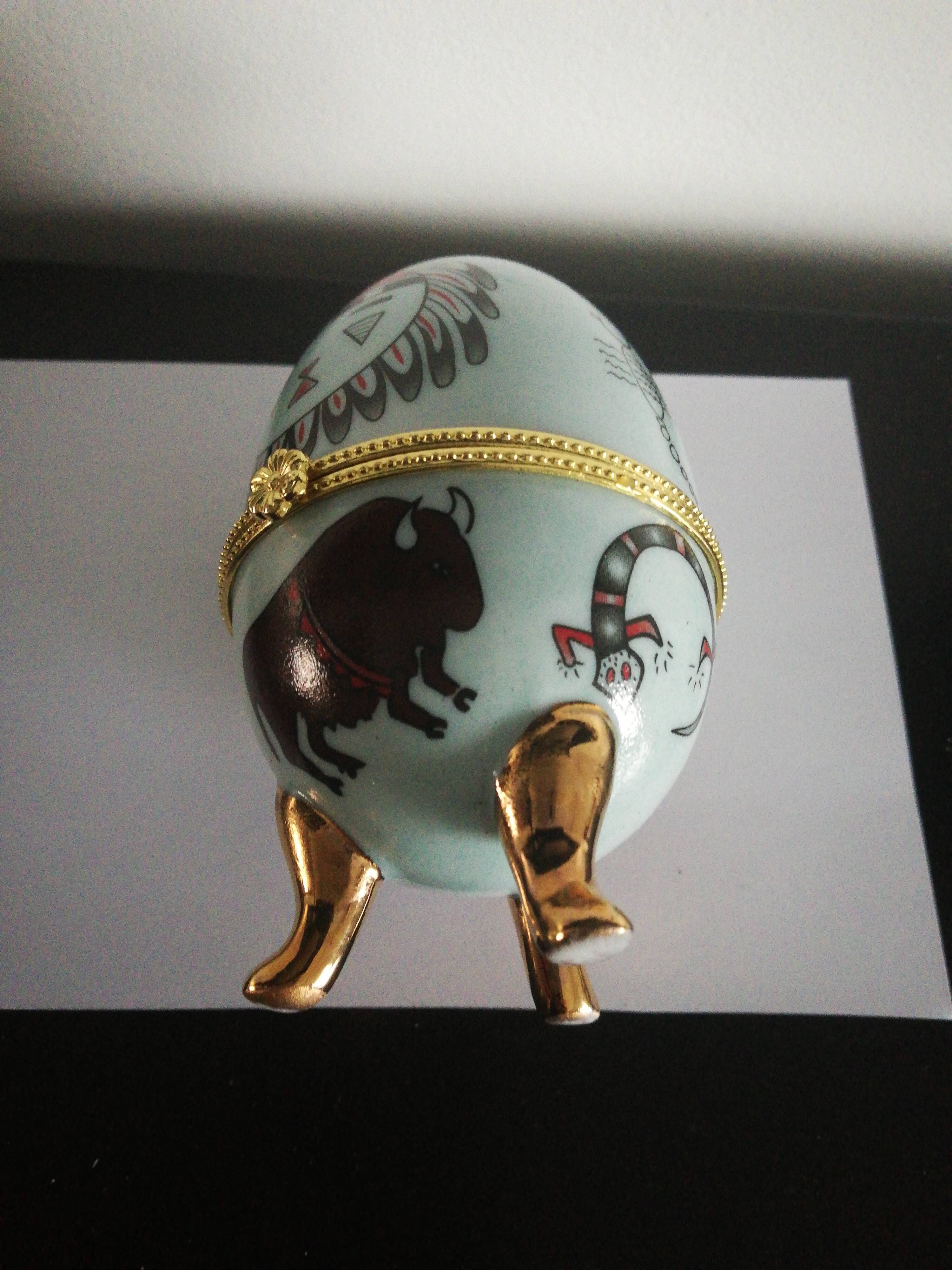 Sky blue porcelain egg box animals