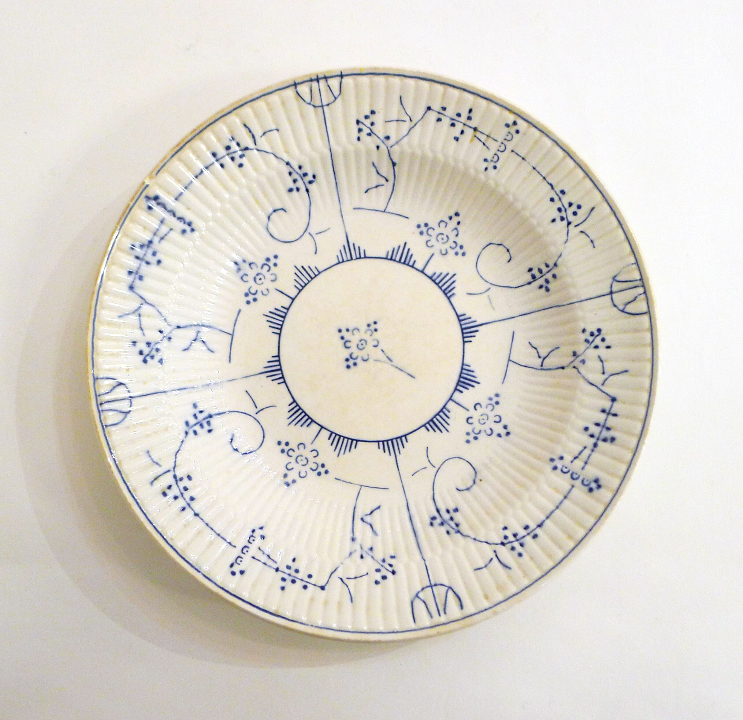 Round dish with Copenhagen decor by Boch la Louvière