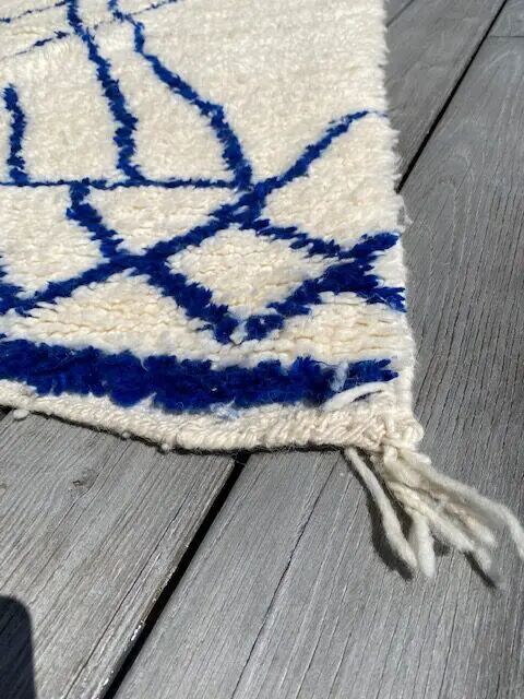 Tapis berbère Beni Ouarain blanc bleu
