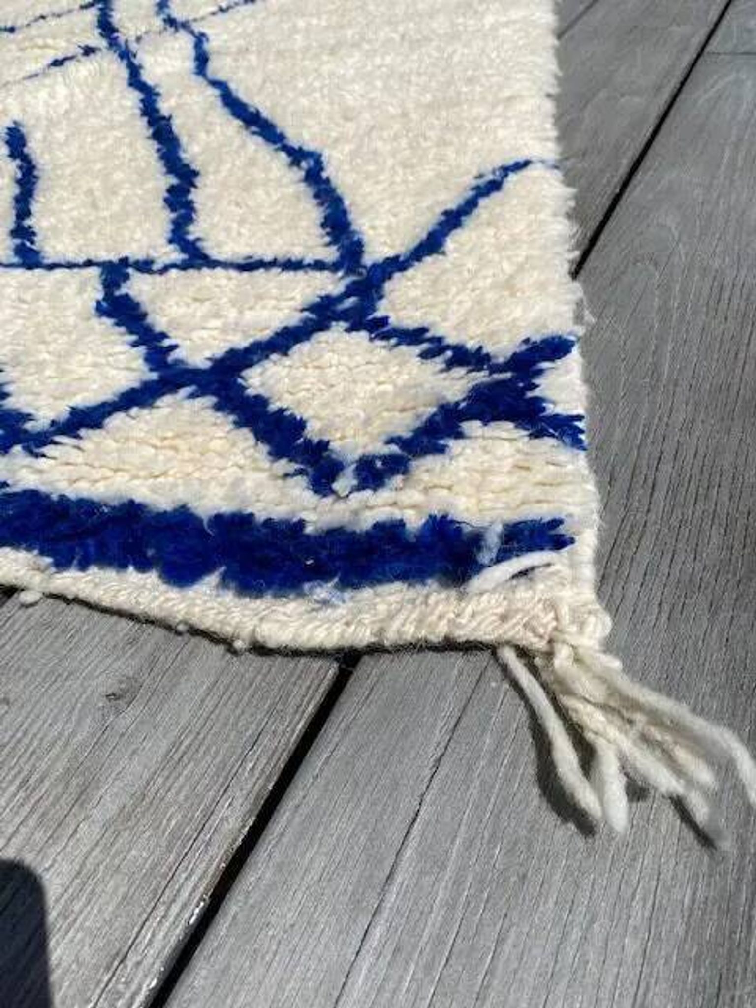 Tapis berbère Beni Ouarain blanc bleu