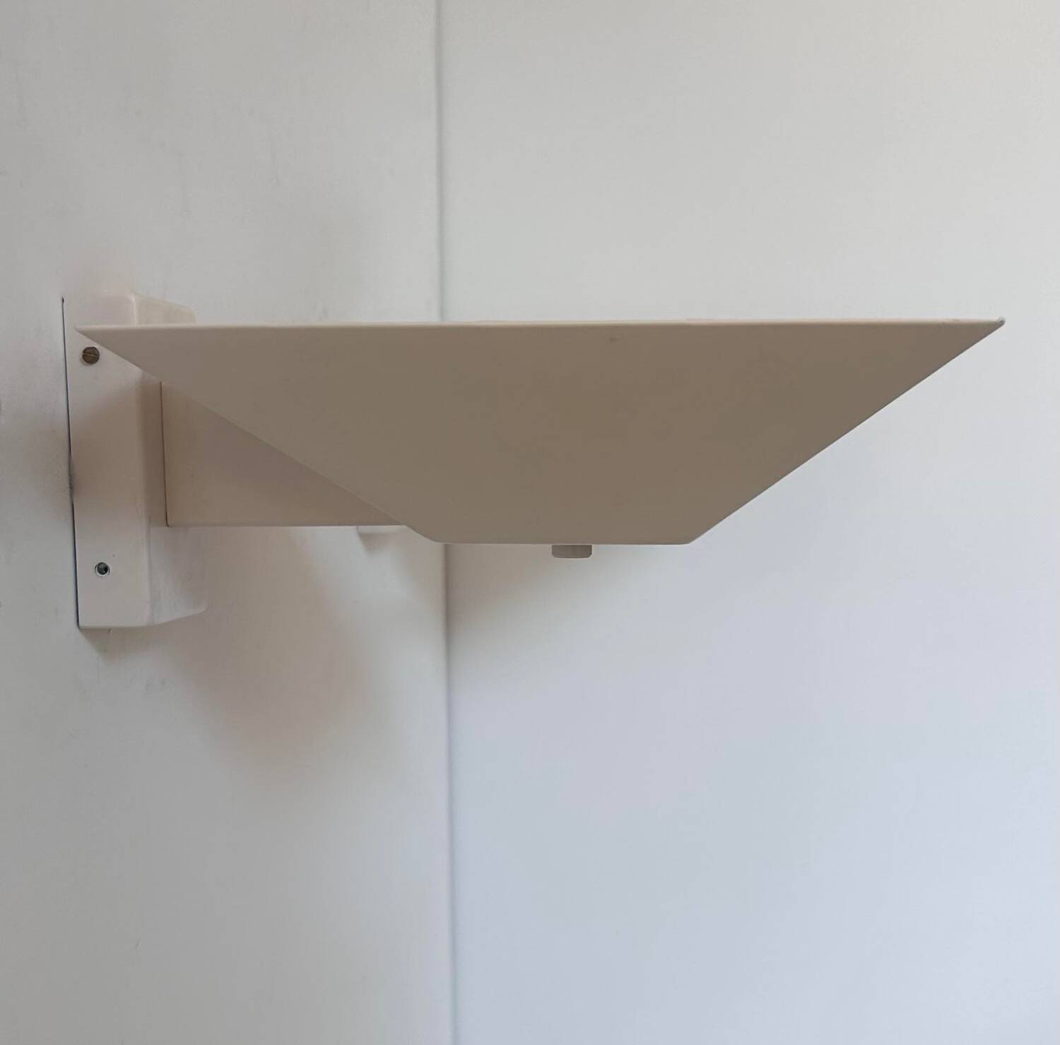 Set of modernist wall lights, white lacquered metal, France 1970