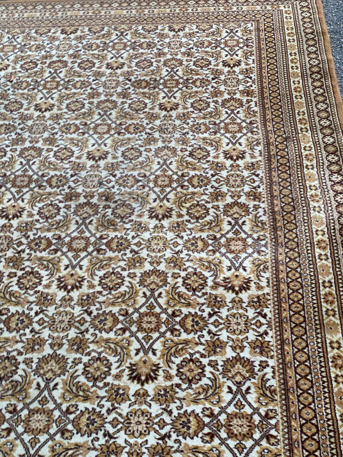 Golden Persian wool rug 200x300cm