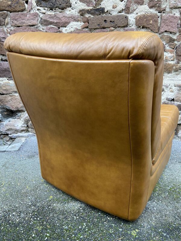 Fauteuil chauffeuse lounge cuir vintage 1970 beka club