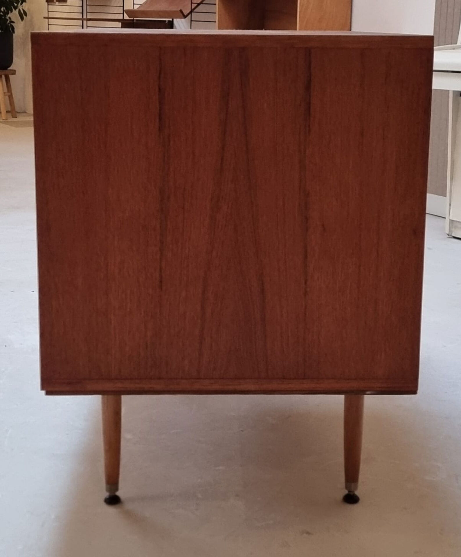 Armoire du milieu du siècle