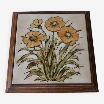 Ceramic trivet with flowers