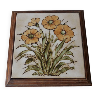 Ceramic trivet with flowers