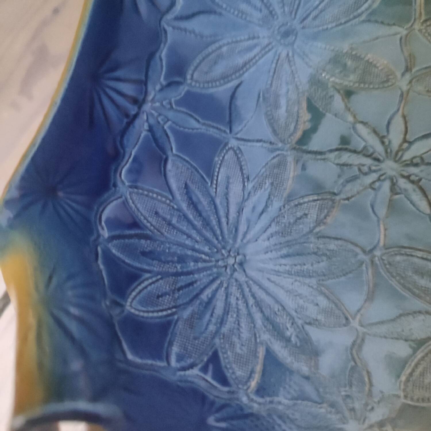 Handcrafted ceramic pocket emptier The Provins tile world heritage
