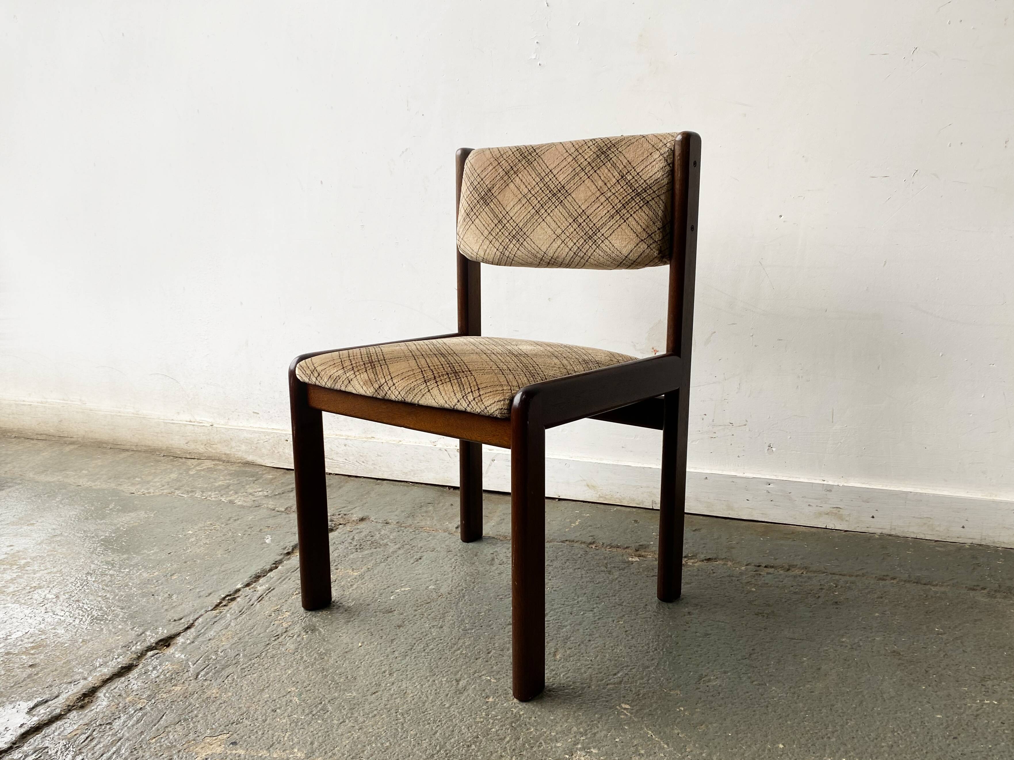 1960’s mid century G Plan dining table with 6 matching dining chairs