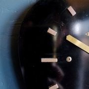 Horloge formica vintage pendule murale silencieuse asymétrique "Lutecia noir"