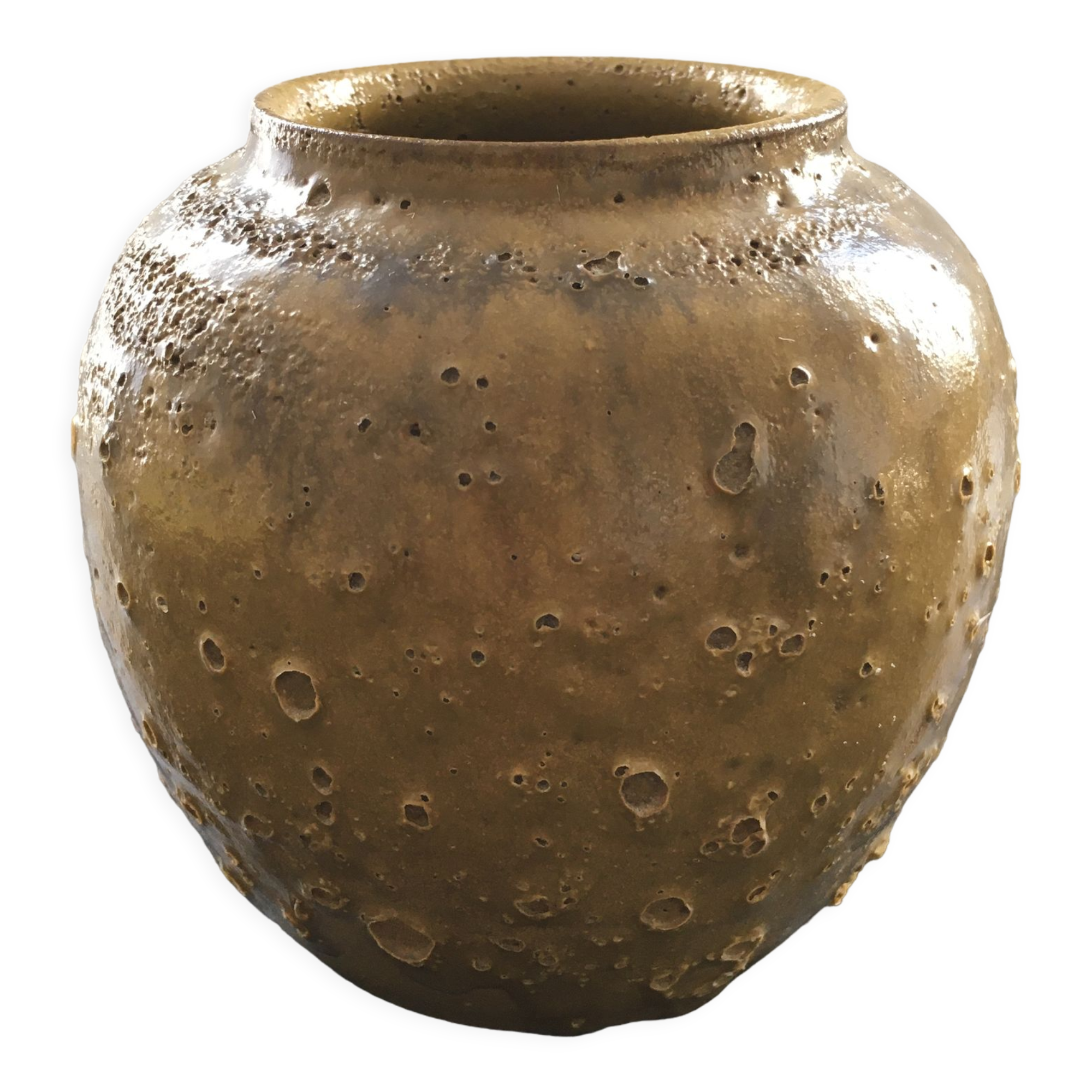 Relief crater ball vase