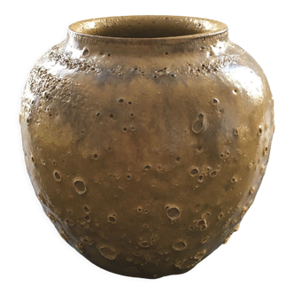 Relief crater ball vase