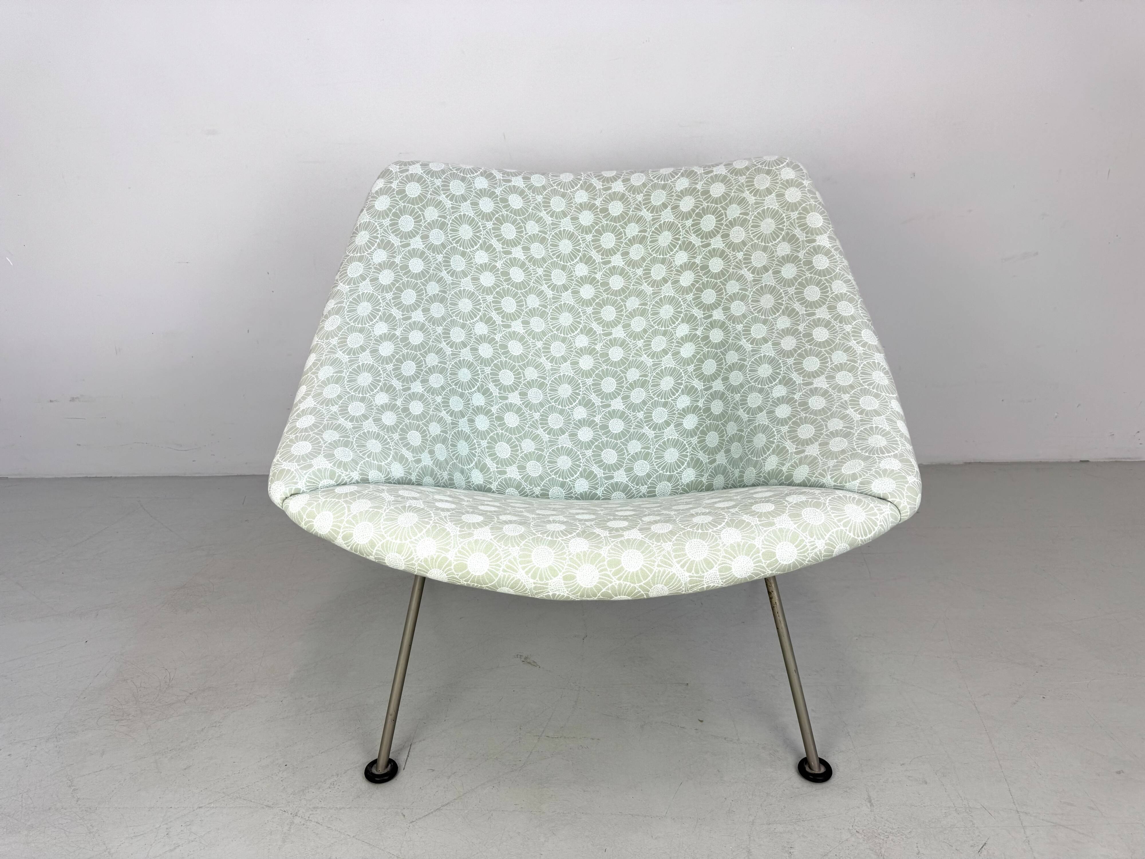 Artifort Chair "oyster by Pierre Paulin