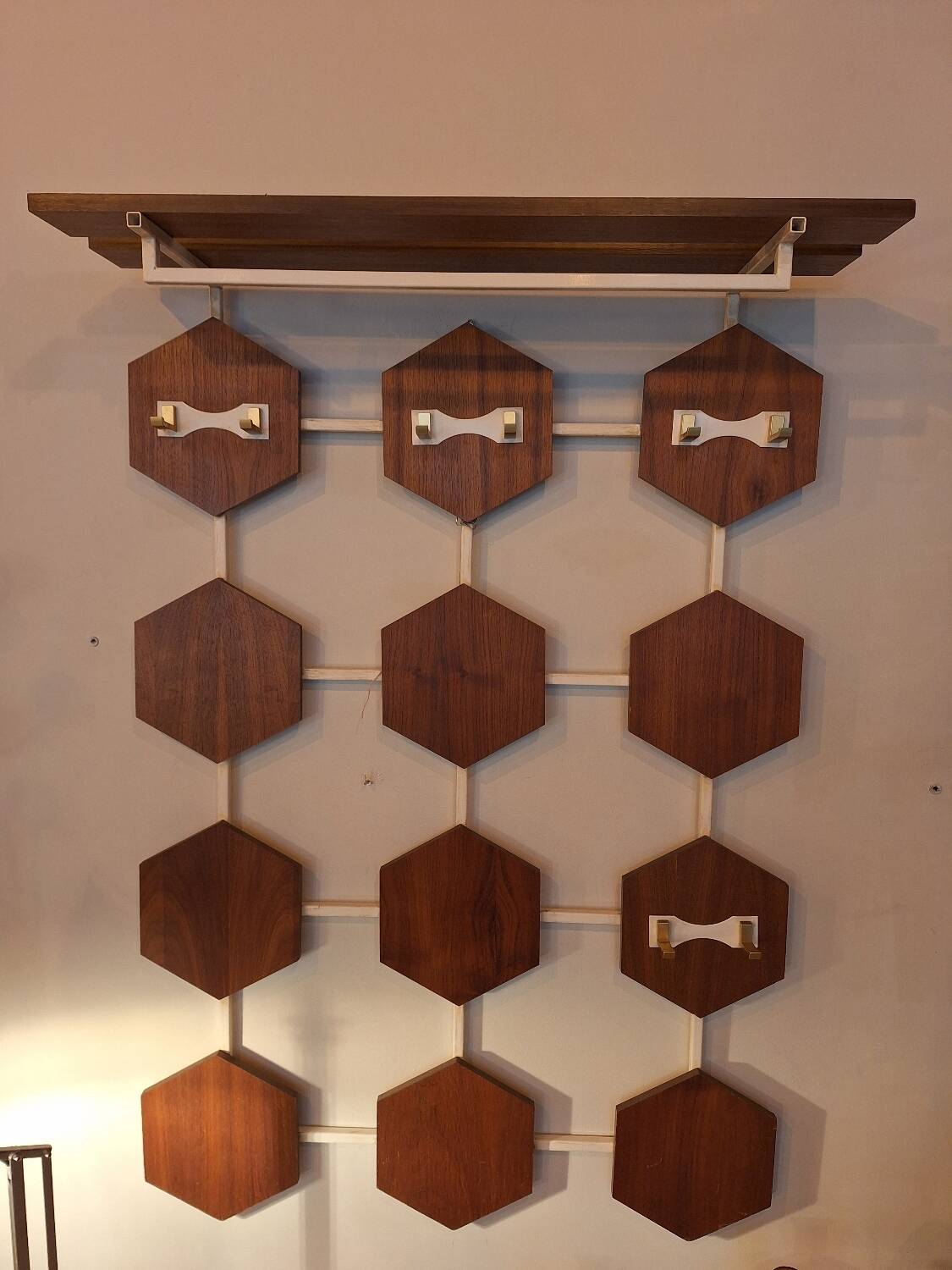 Diamond coat rack design 70