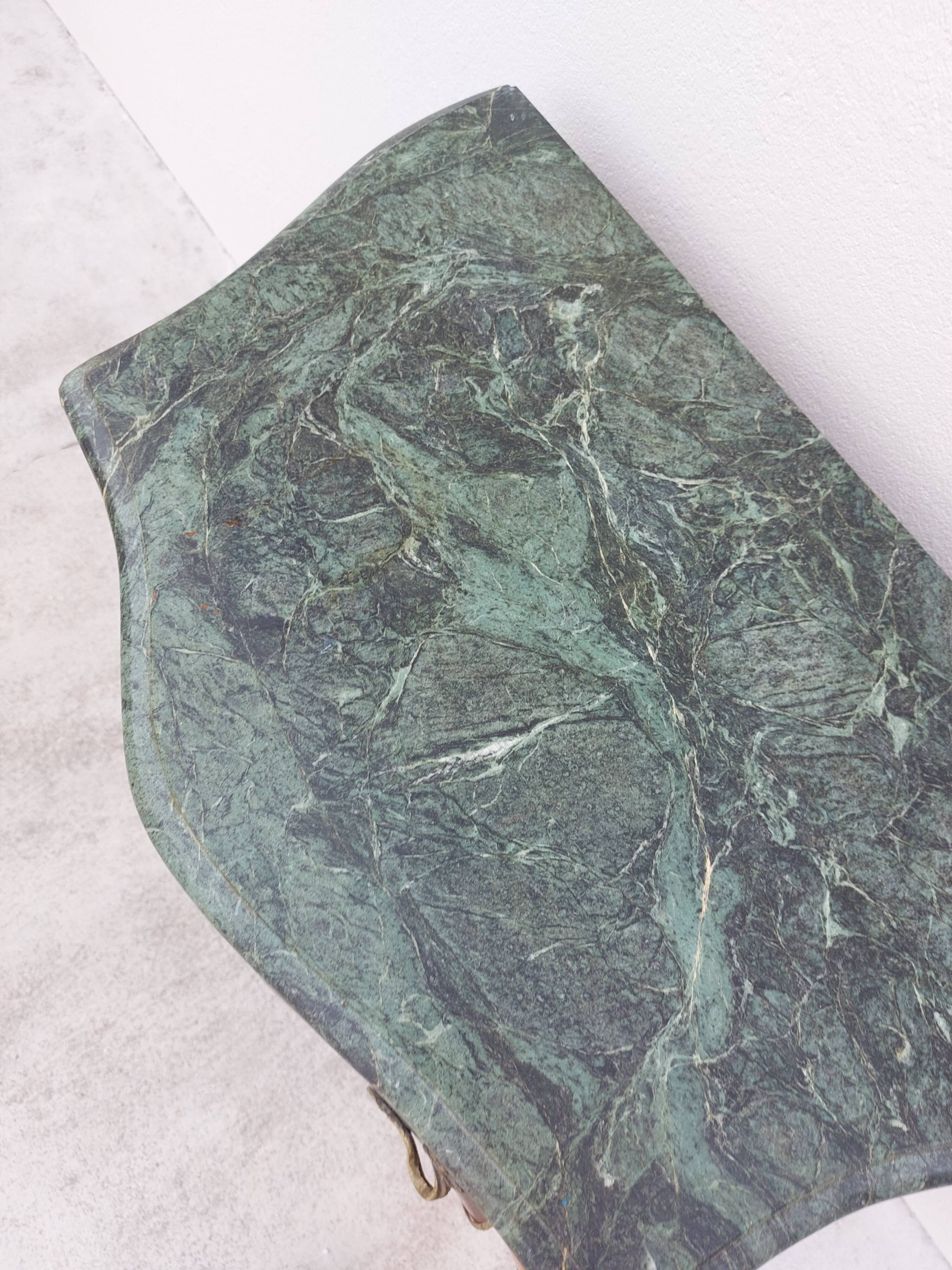 Louis XV curved chest of drawers in Martin varnished marquetry