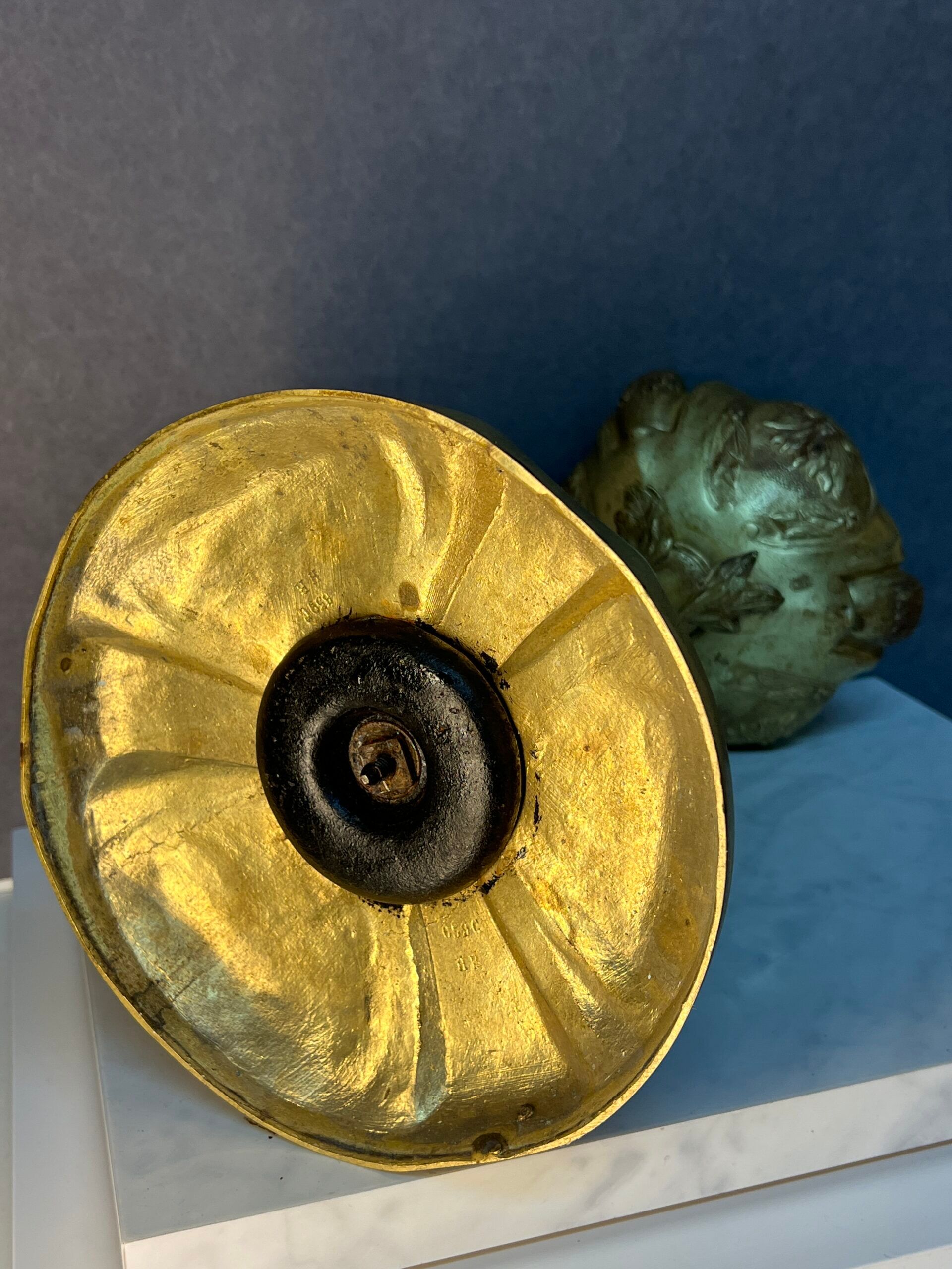 Beautiful and old oil lamp in gilded bronze, attributed to Georges Leleu