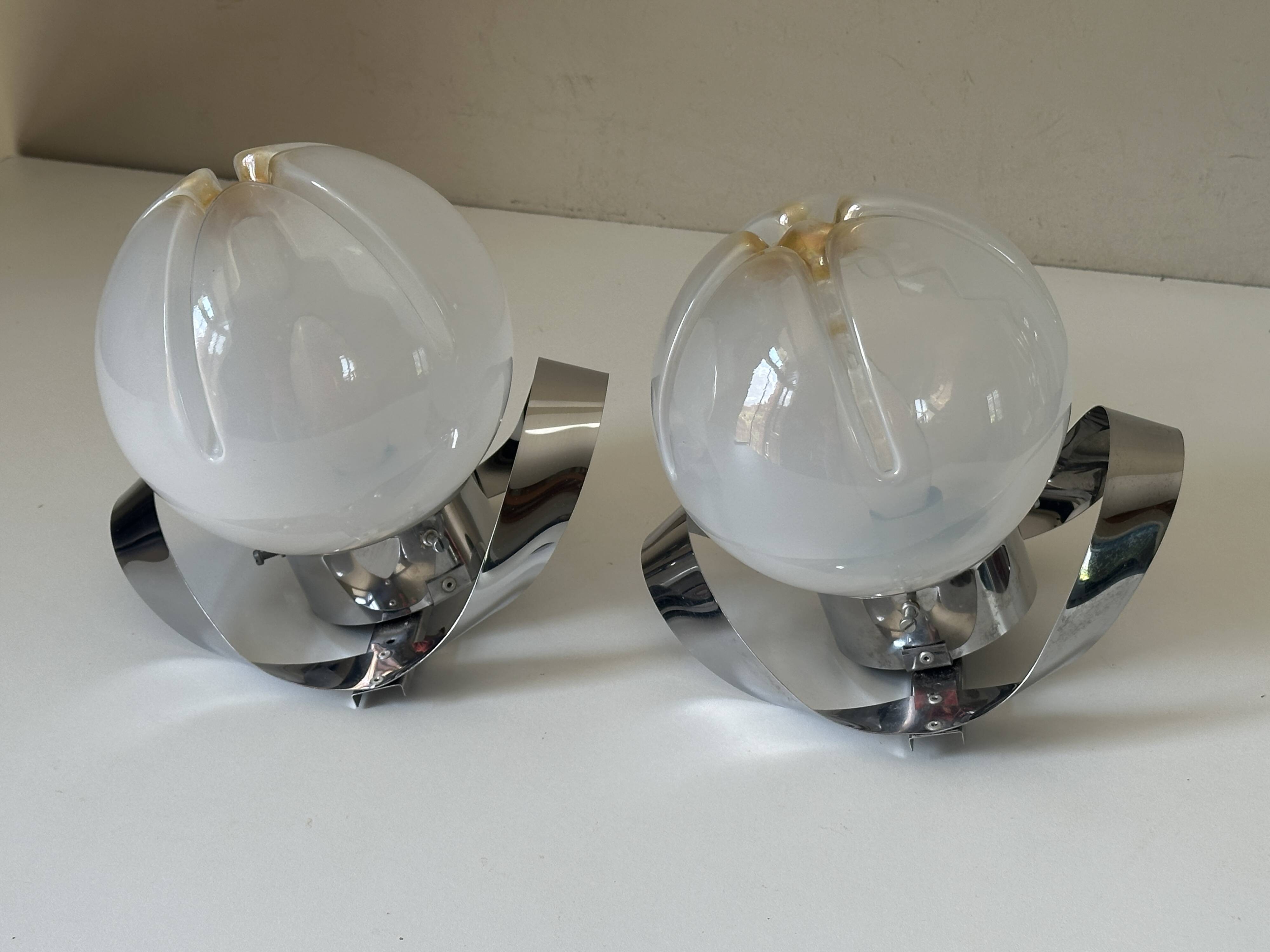 Pair of vintage design wall lights from the 70s