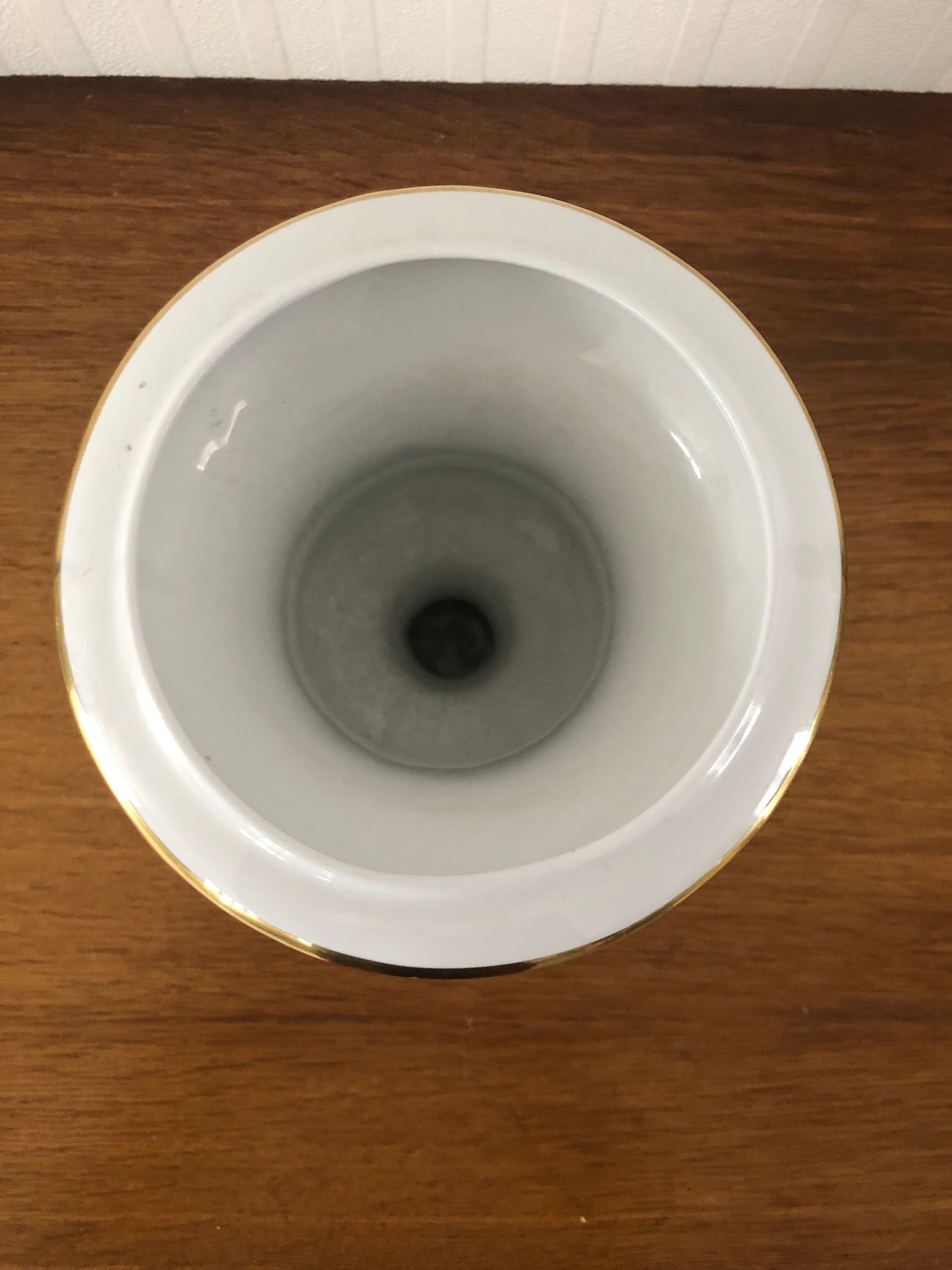 Vase Médicis blanc en porcelaine de Bruxelles