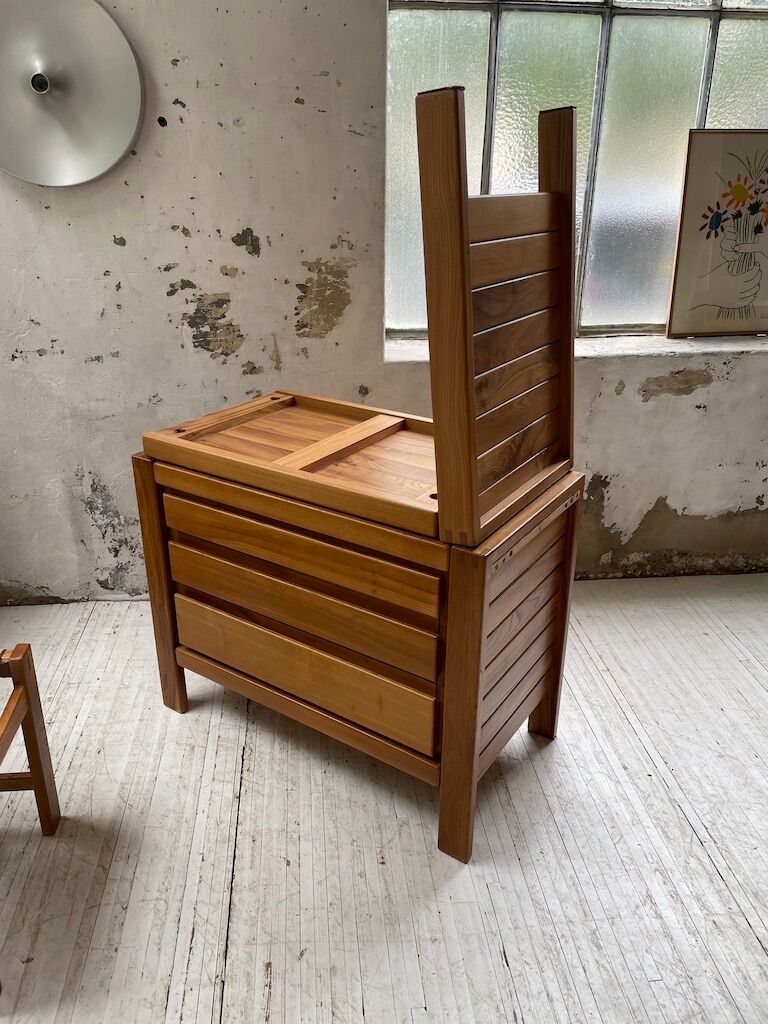 Regain dresser office row