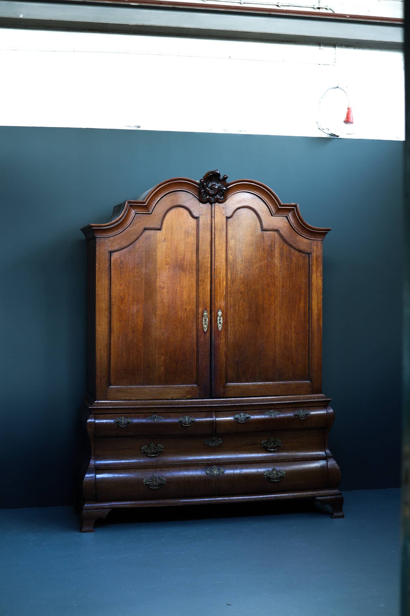 Bombe armoire hollandaise xviiie siècle