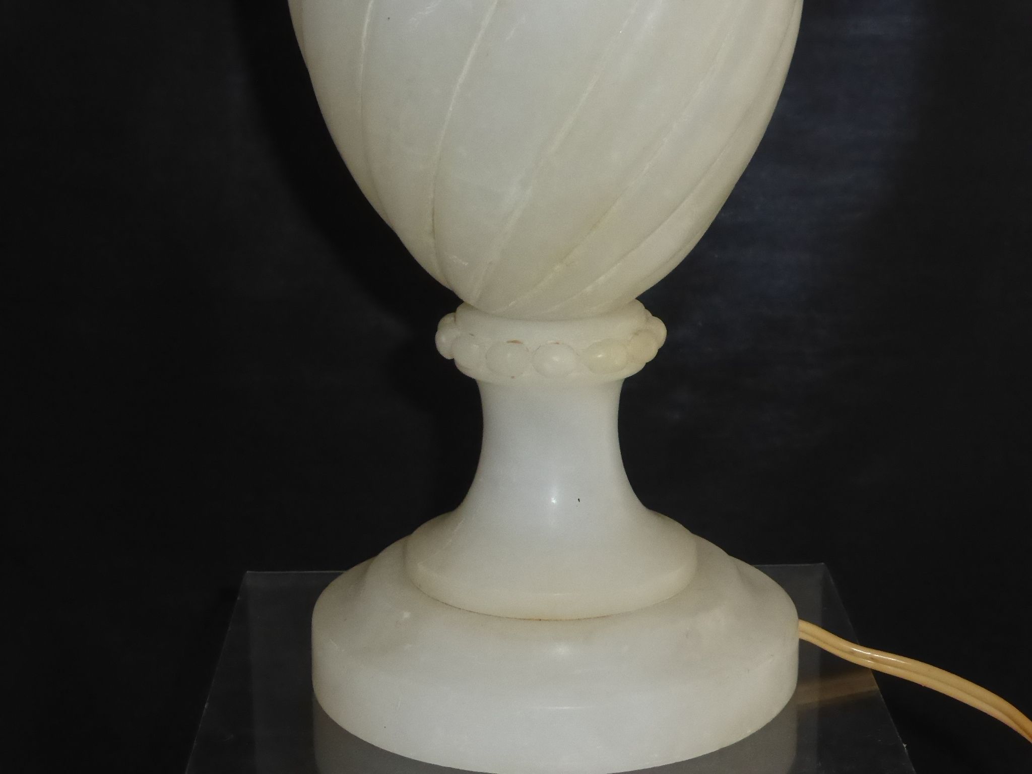 Antique lamp foot in alabaster marble torso belly, pearl rows