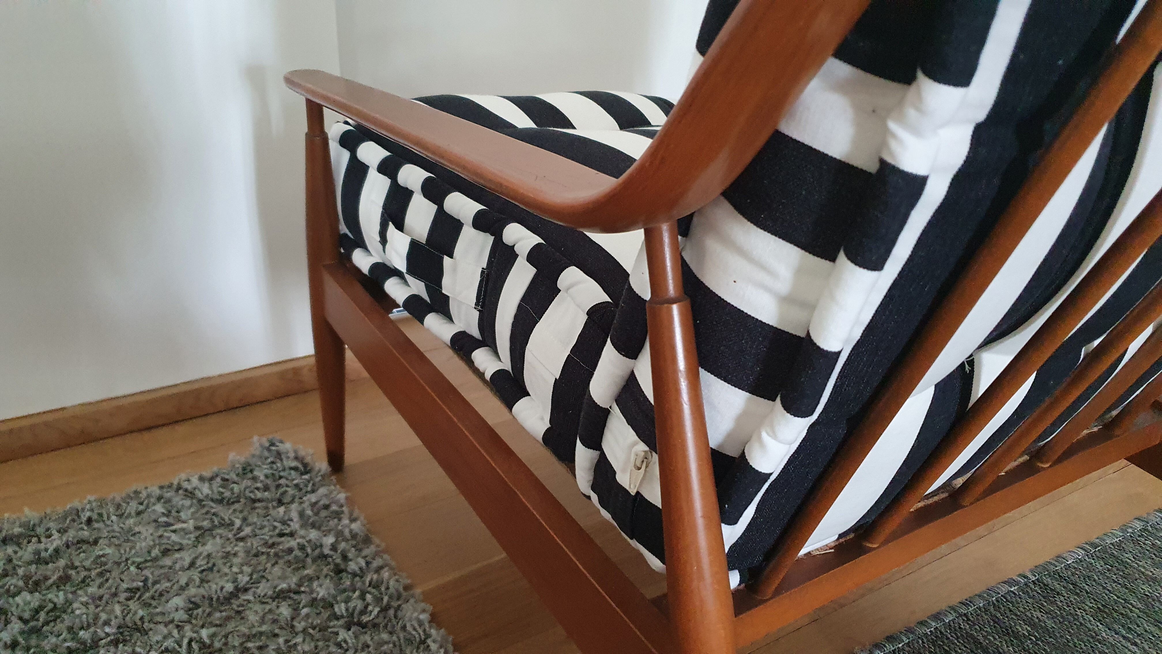 Paire de fauteuils scandinaves années 50-60