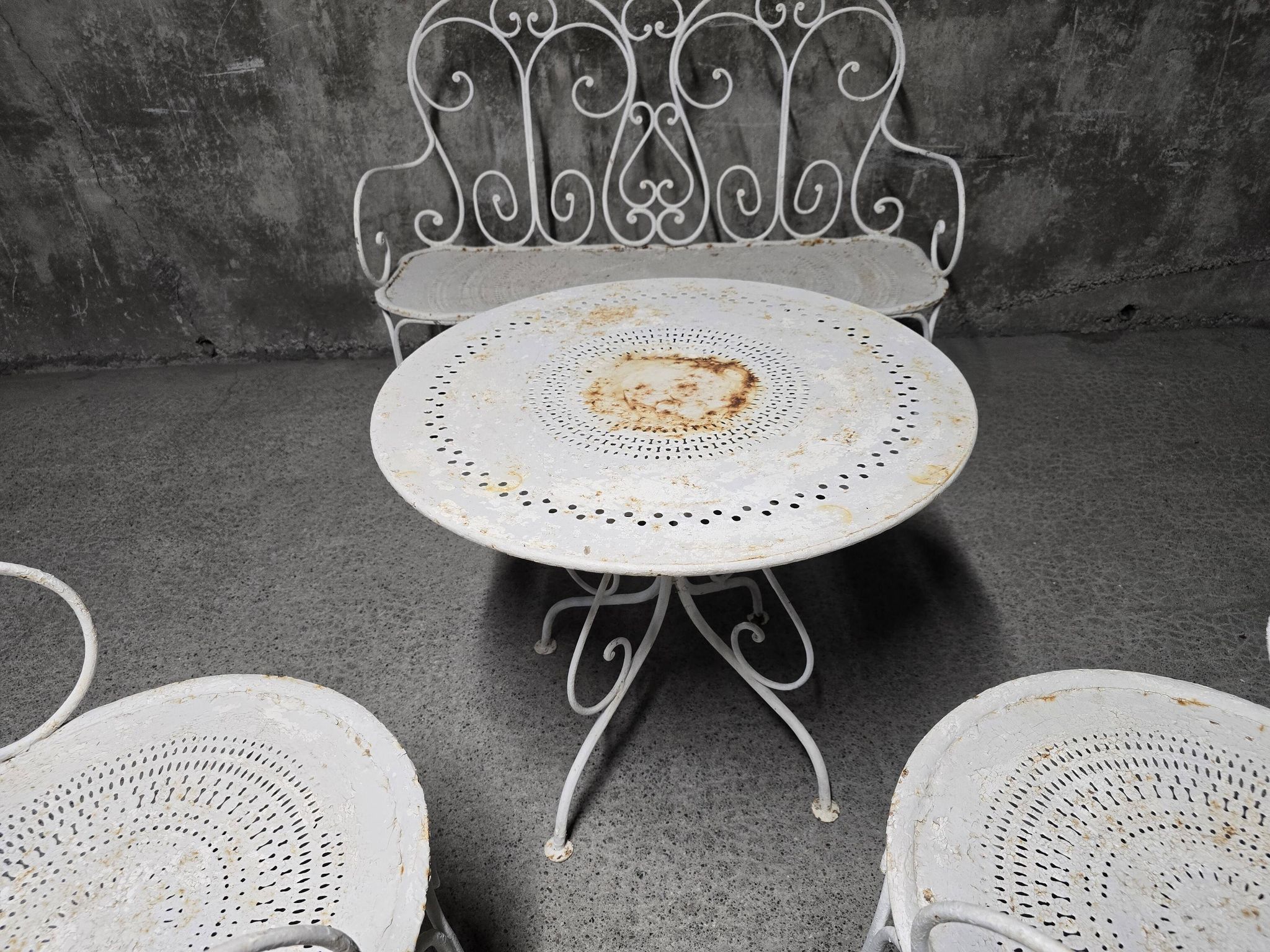 Salon de jardin ancien en fer forgé, début du XXe siècle