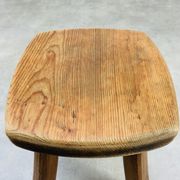 Tabouret brutaliste bois massif déco chalet