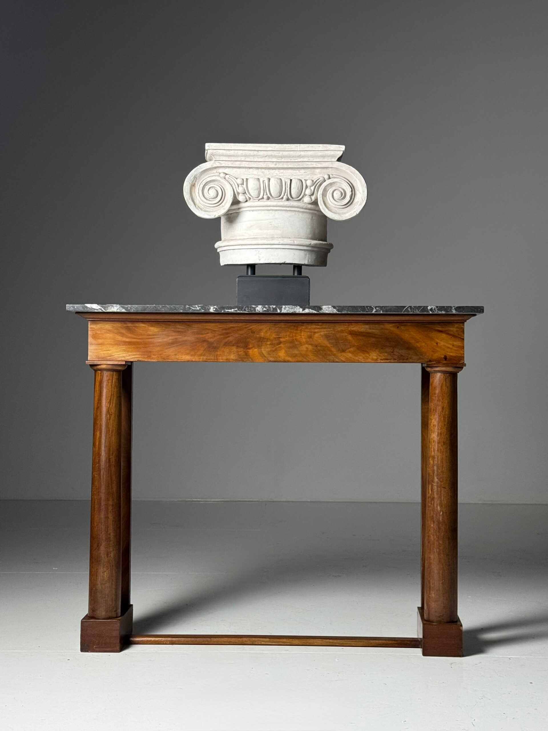 Table d'appoint en acajou de style Empire, 19e siècle
