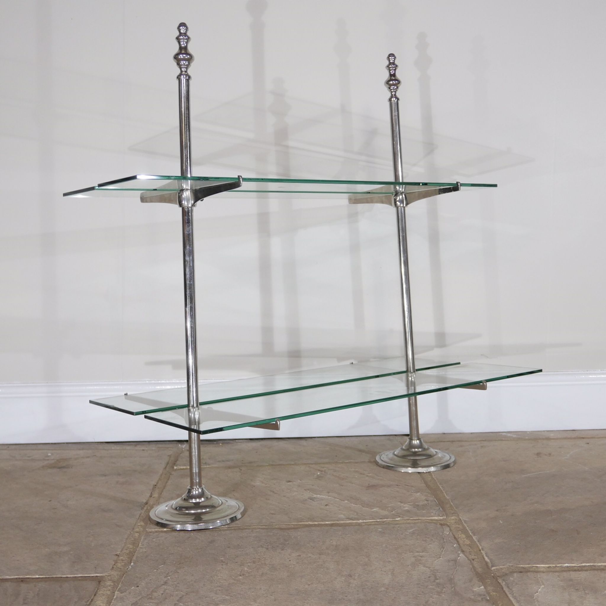 Étagère boutique vintage chrome