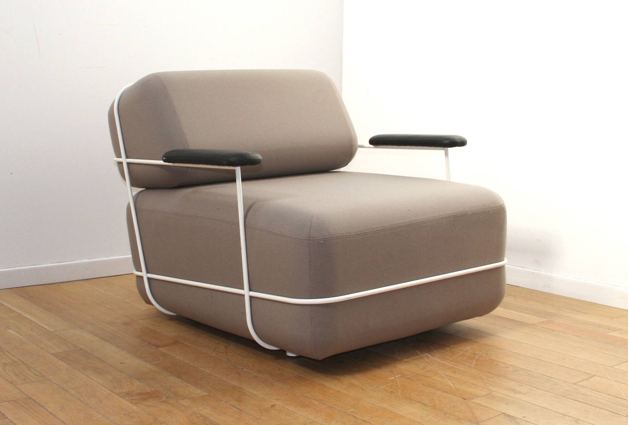Paire de fauteuils Pebble, Bla Station