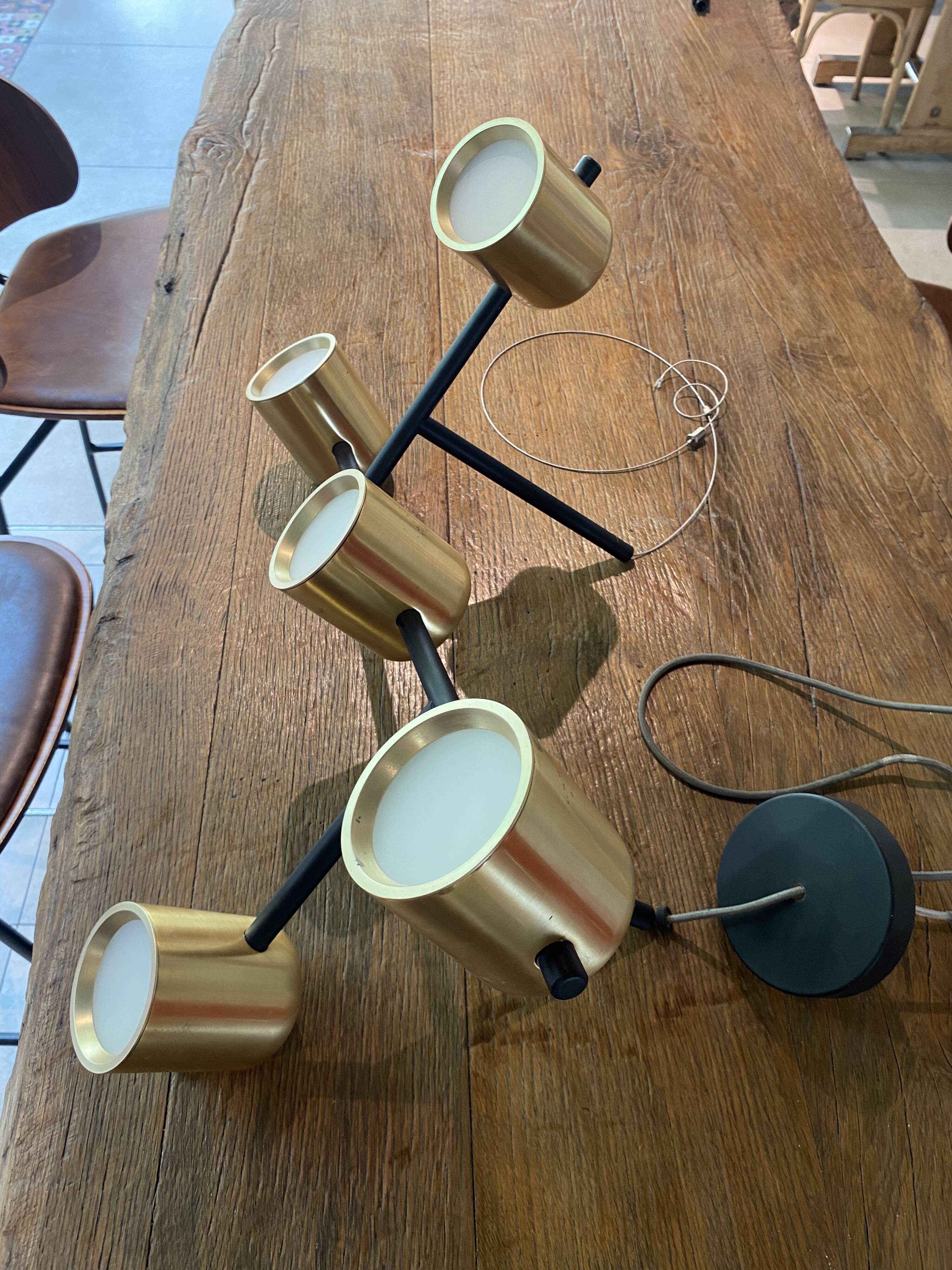 Suspension B Lux black and gold in brass