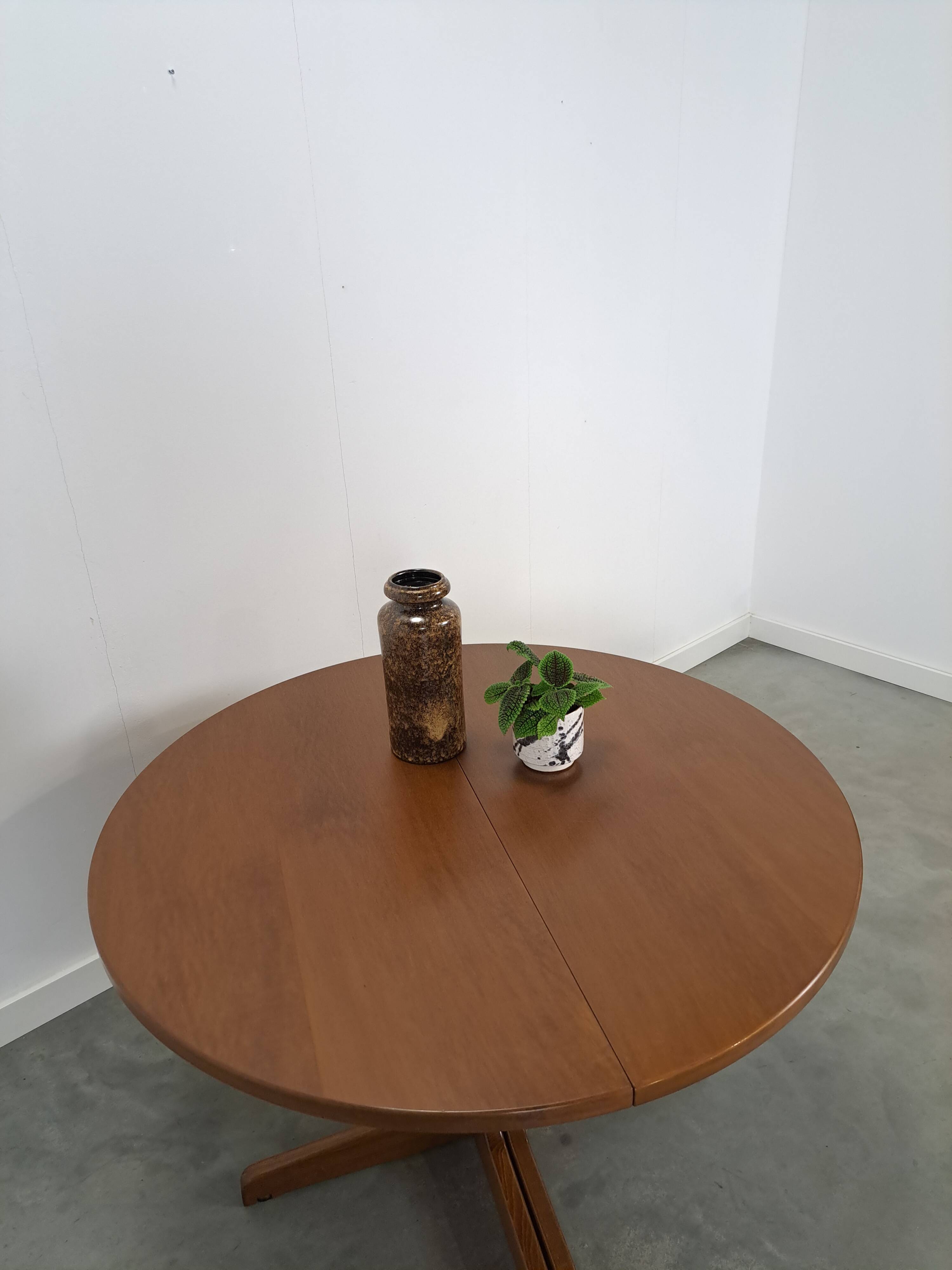 Ronde uitschuifbare eettafel Thonet