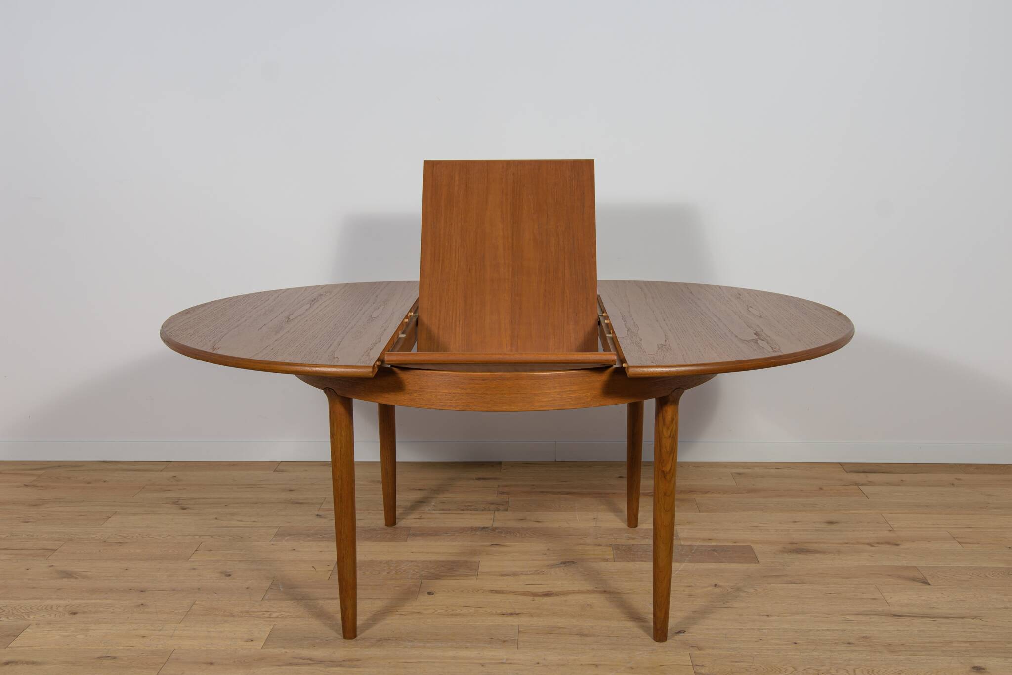Mid-Century Round Teak Extendable Dining Table, United Knigdom, 1960s