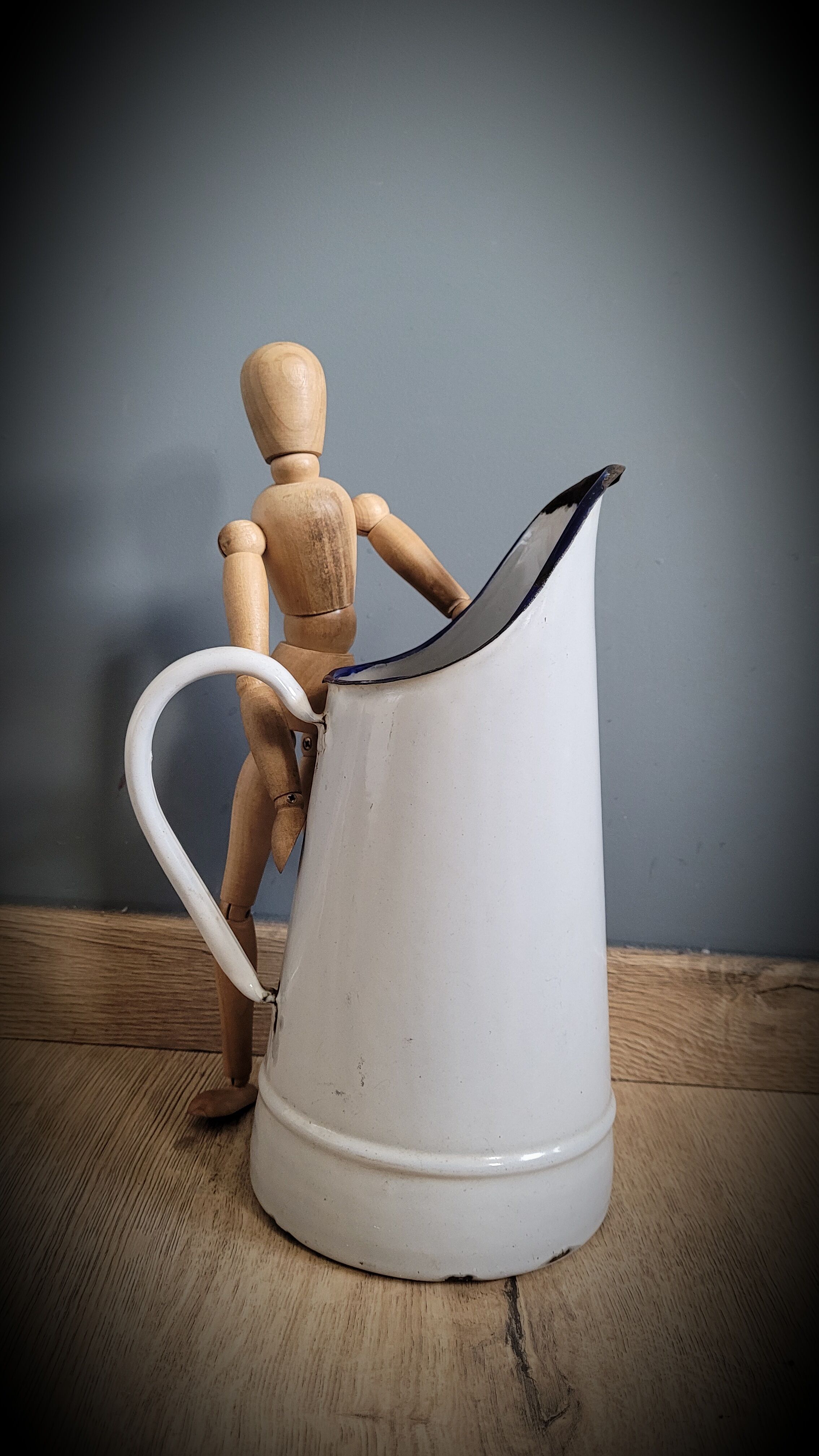 Broc enamelled white