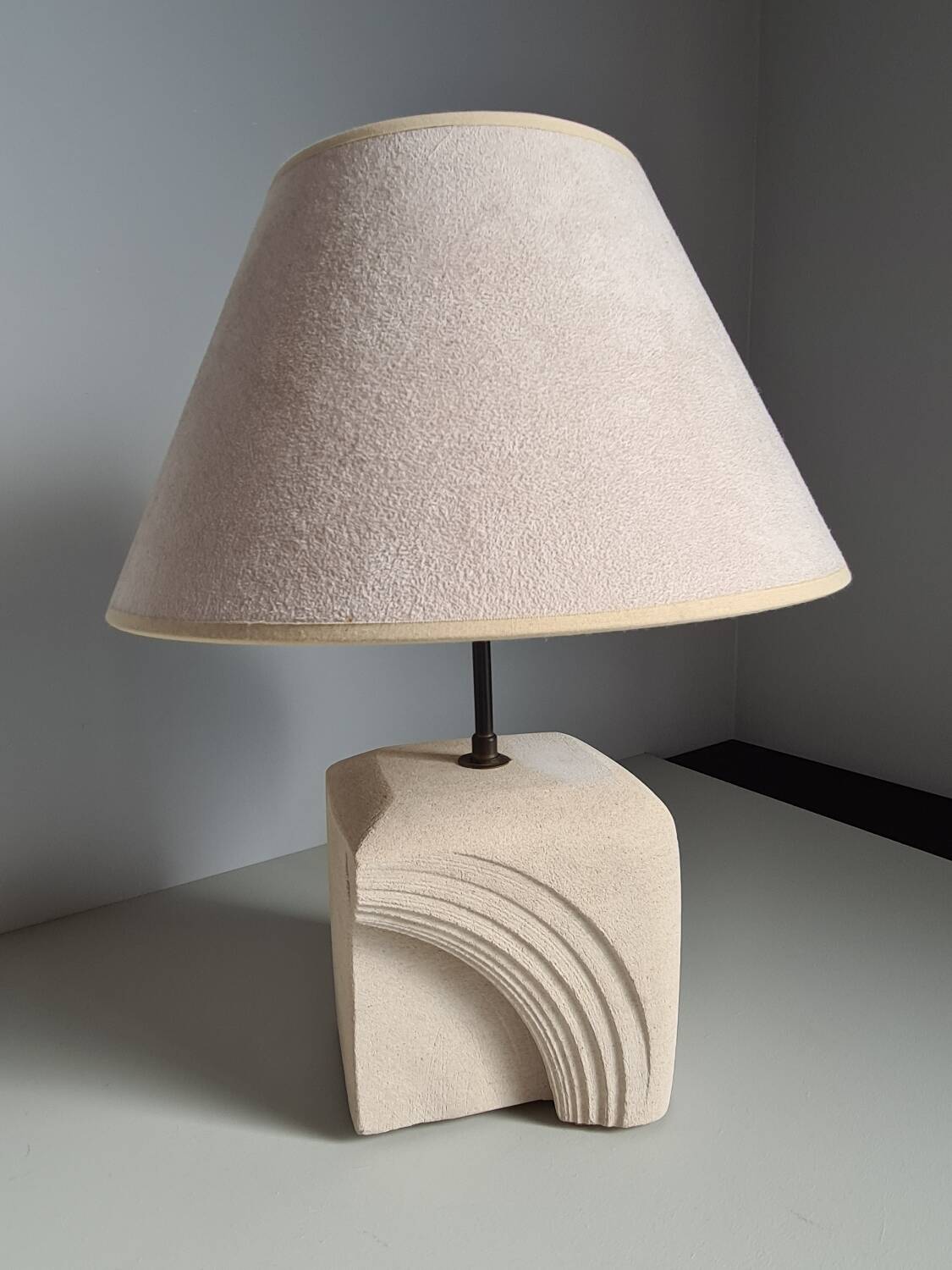 Albert Tormos style sculpture lamp in white stone / 60s / art / artisanal work / Mid-Century / France / 20th century
