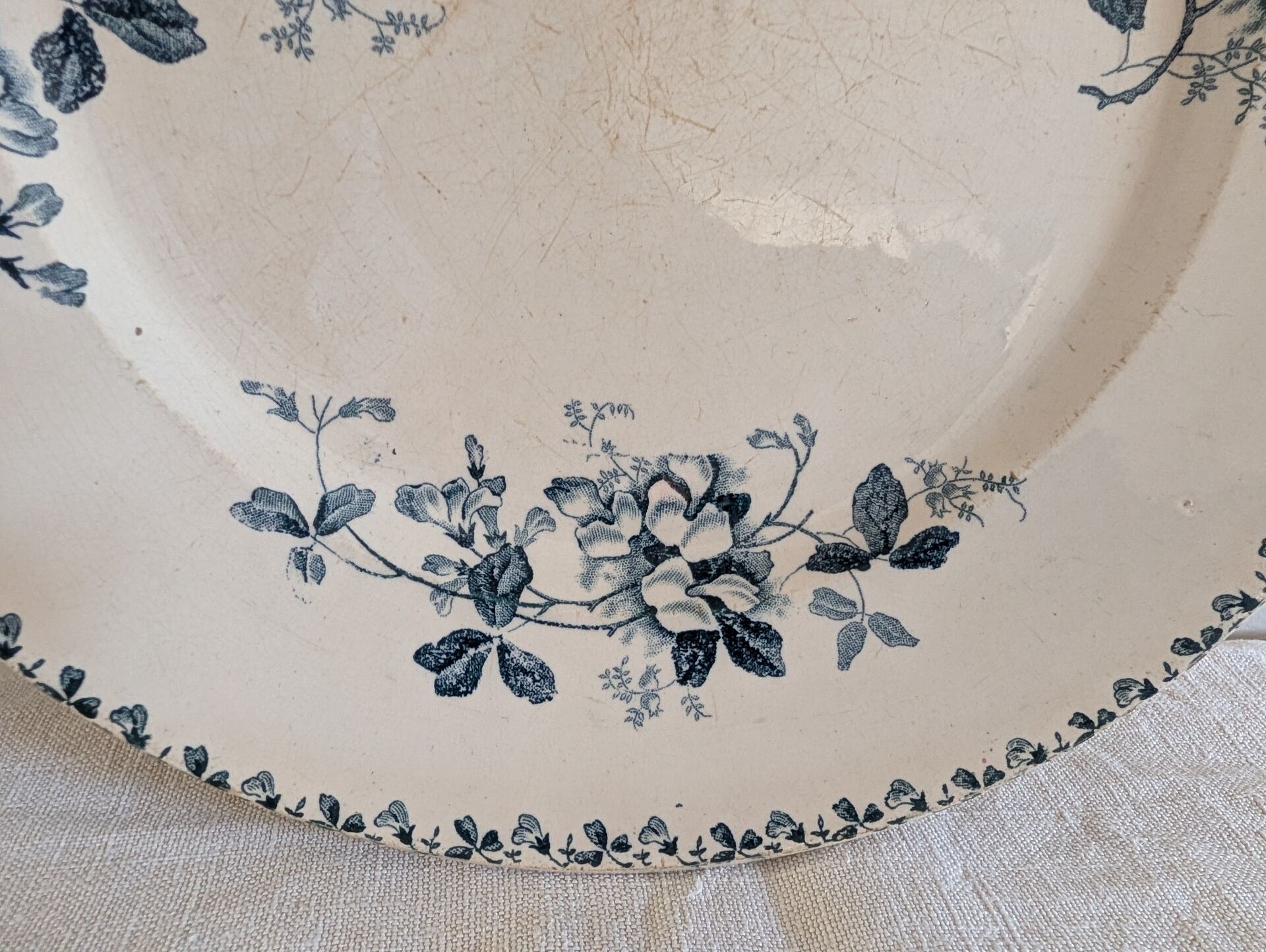 Round plate Saint-Amand Acacia