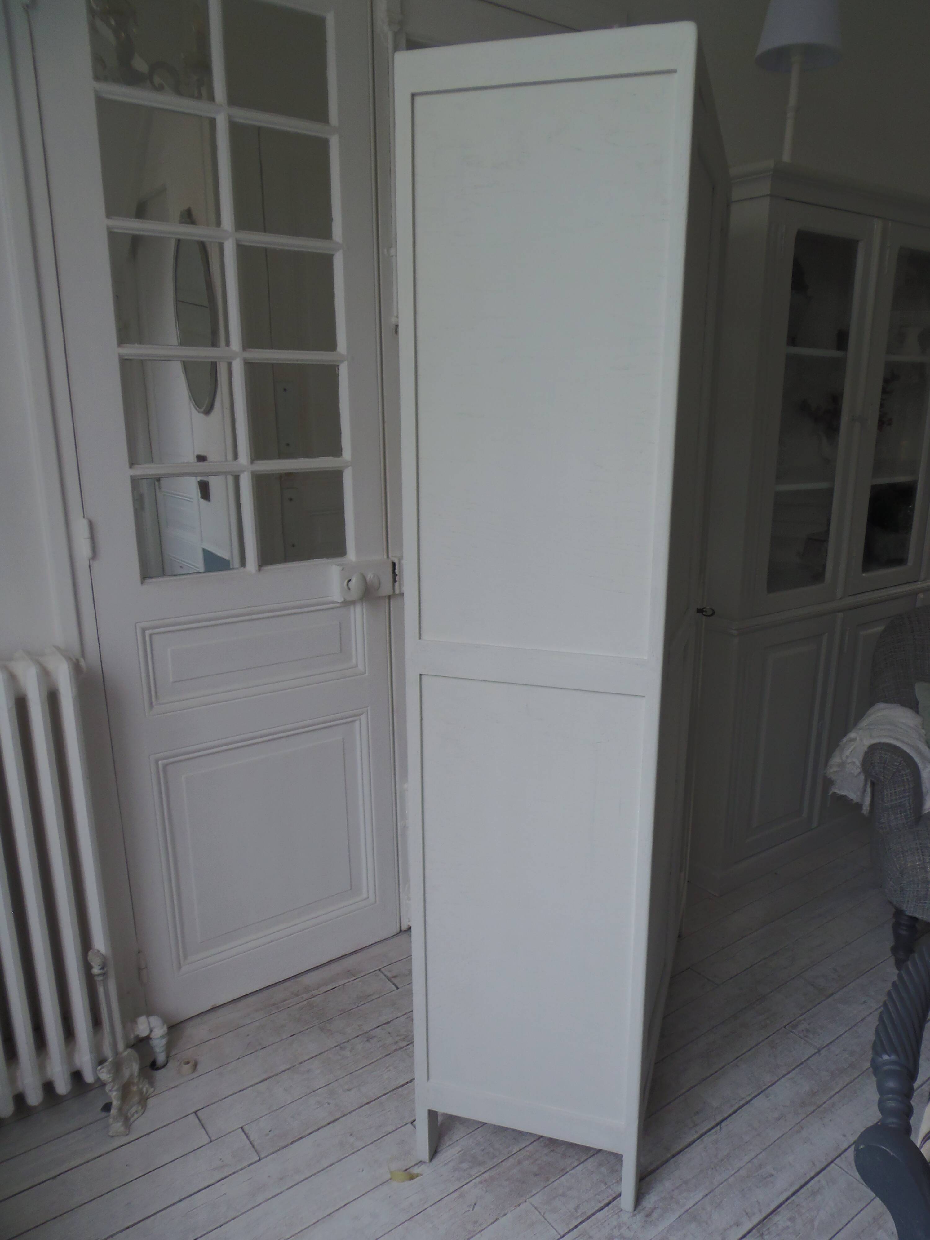 Vintage Parisian wardrobe re-enchanted in pearl gray.