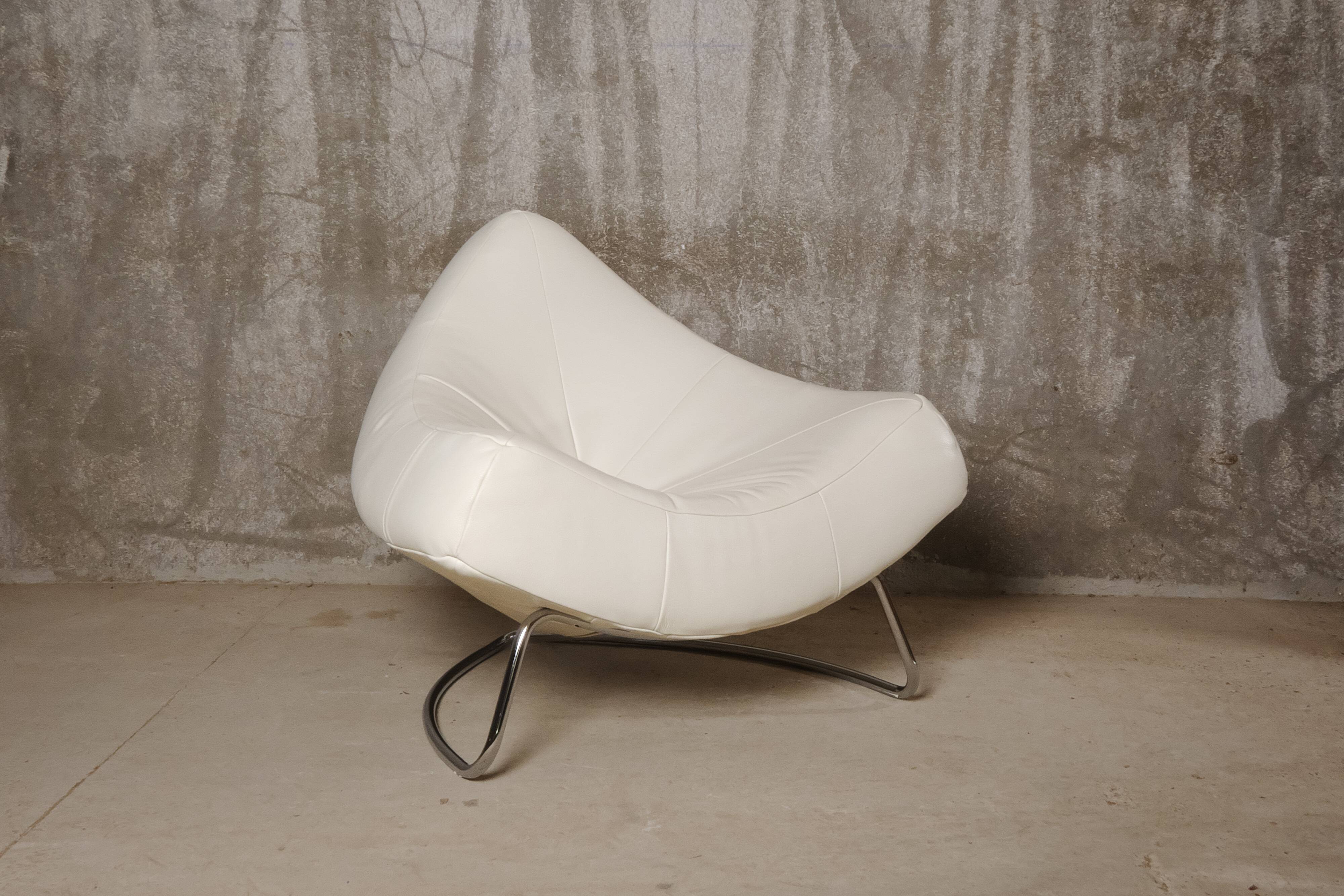 Fauteuil en cuir blanc et acier chromé Falkenberg x Rom AG, Belgique c. 1990
