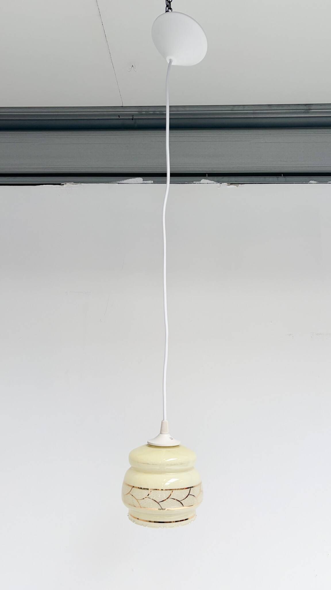 Evoking memories and enjoying a major comeback: this beige-colored glass ce