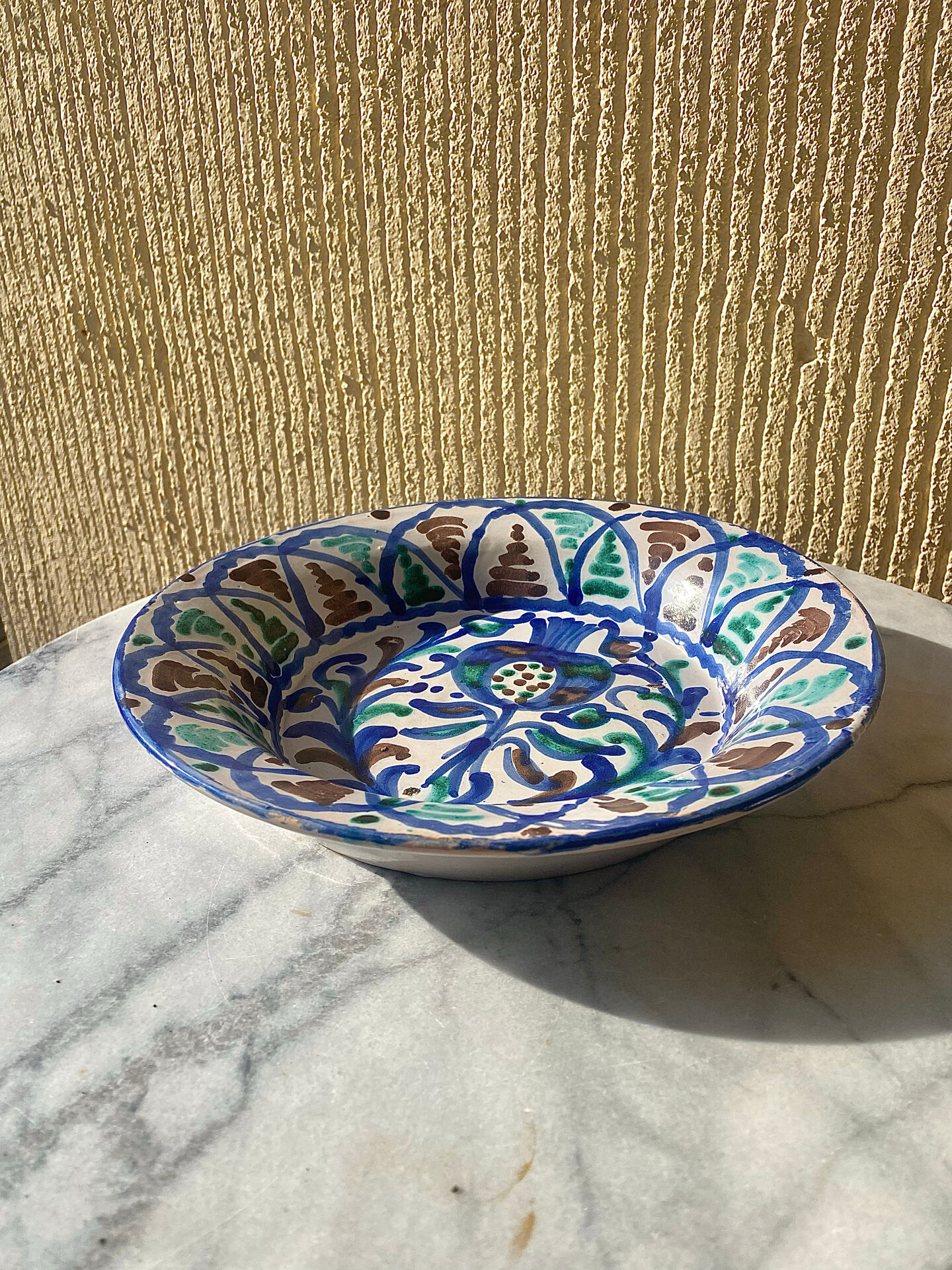 Old large dish in Fajalauza earthenware.