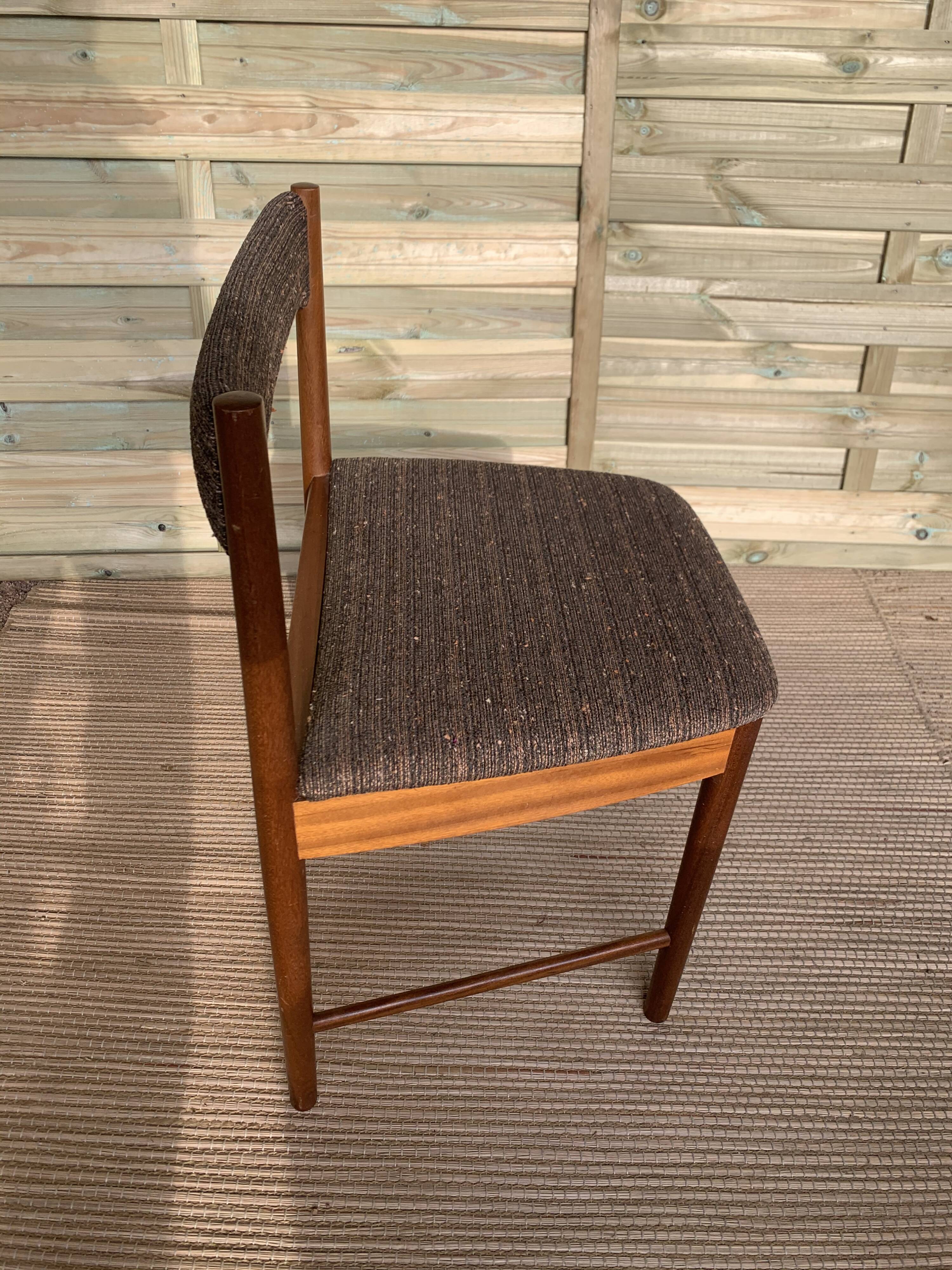 4 Scandinavian chairs made of teak and fabrics