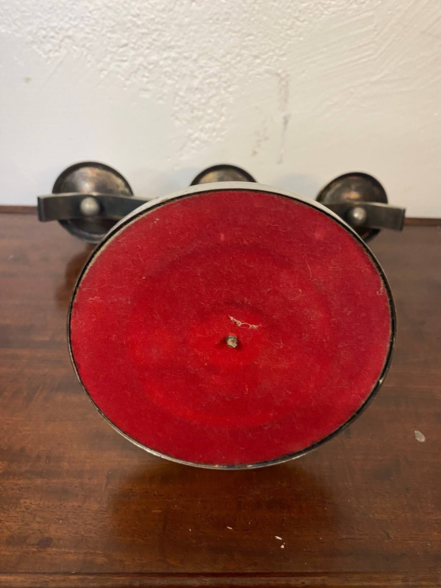 Paire de bougeoirs style art deco en metal argente