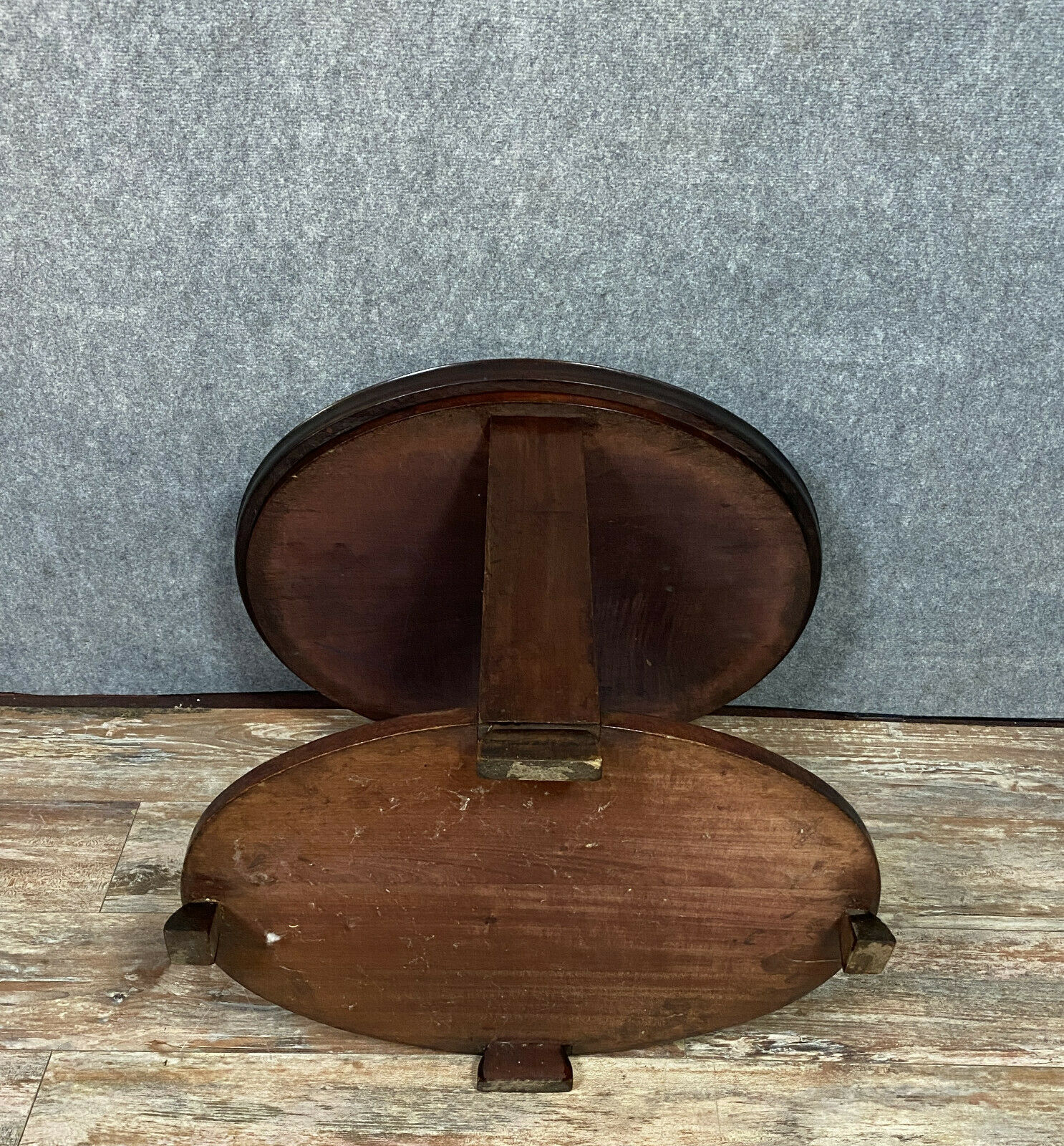 Art Deco-era flying table in mahogany and bramble around 1925