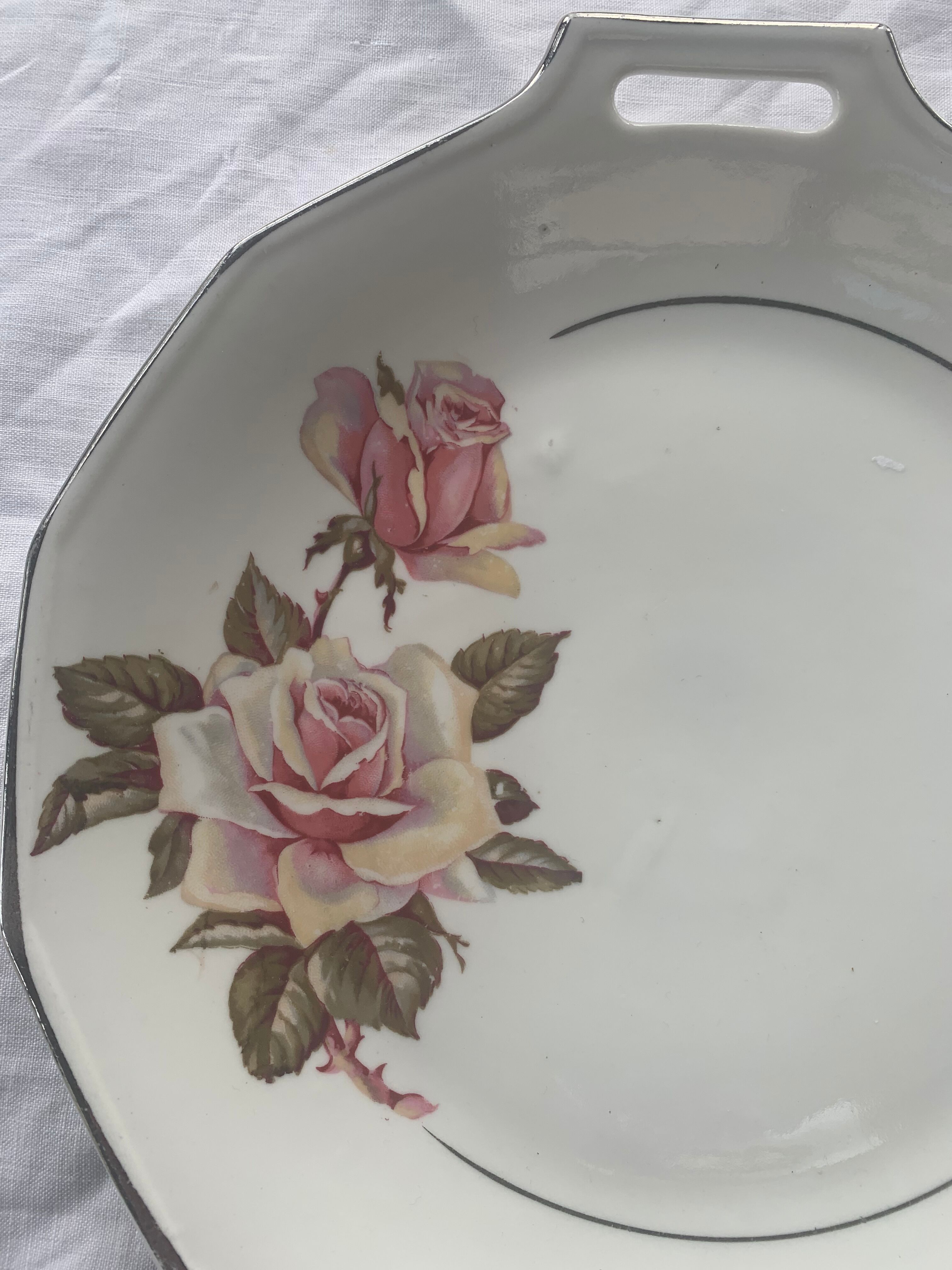 Cake dish patterns roses in art deco porcelain