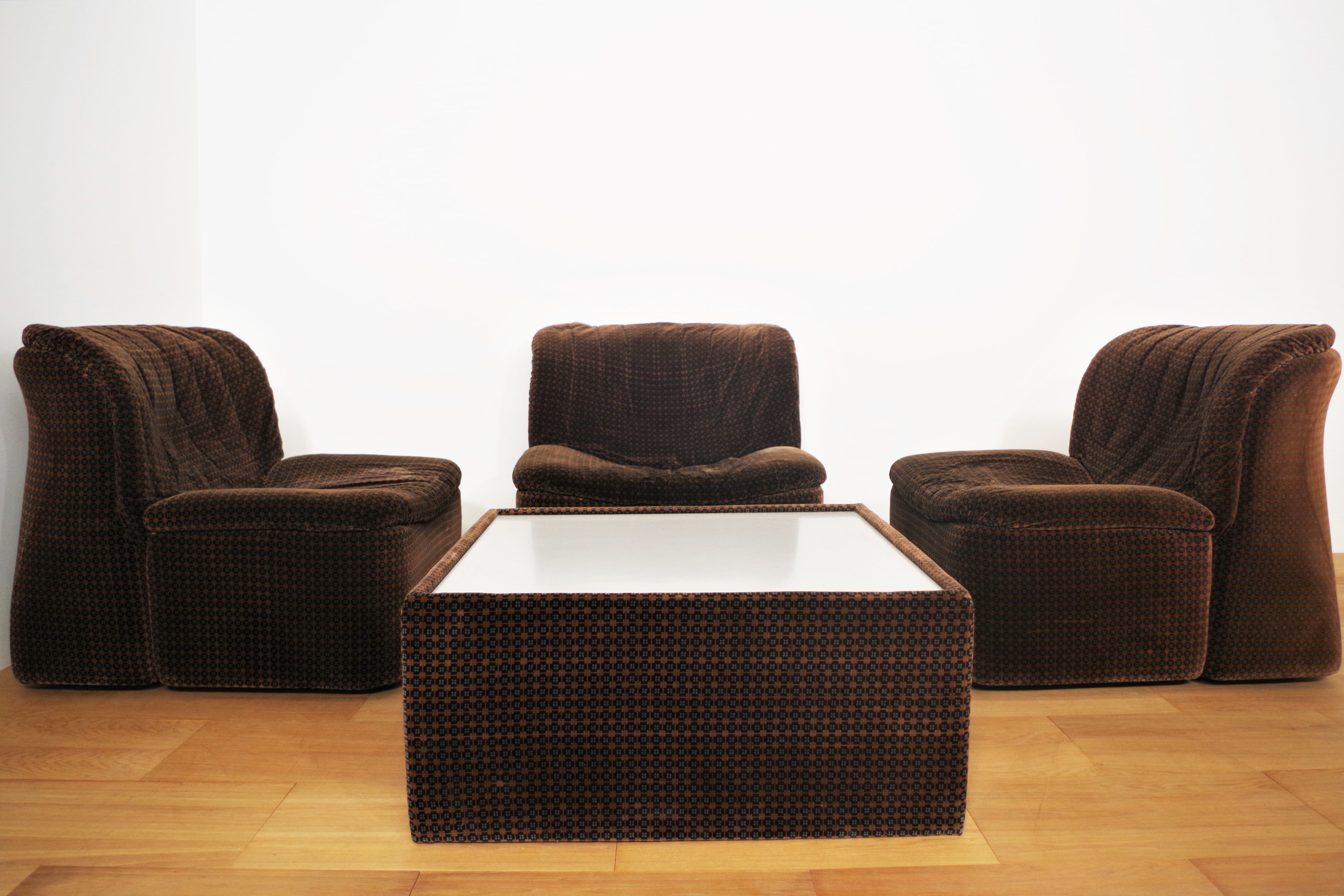 Armchairs Emmetre with Table by Guido Fareschini for Mariani, 1970s, Set of 4