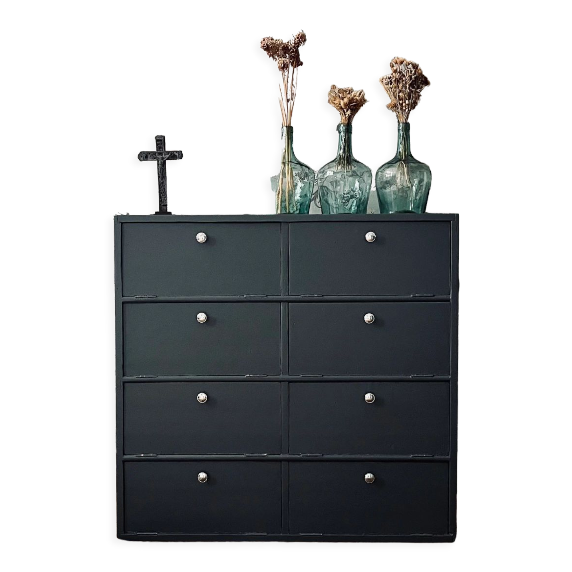 Loom furniture with clamshell lockers